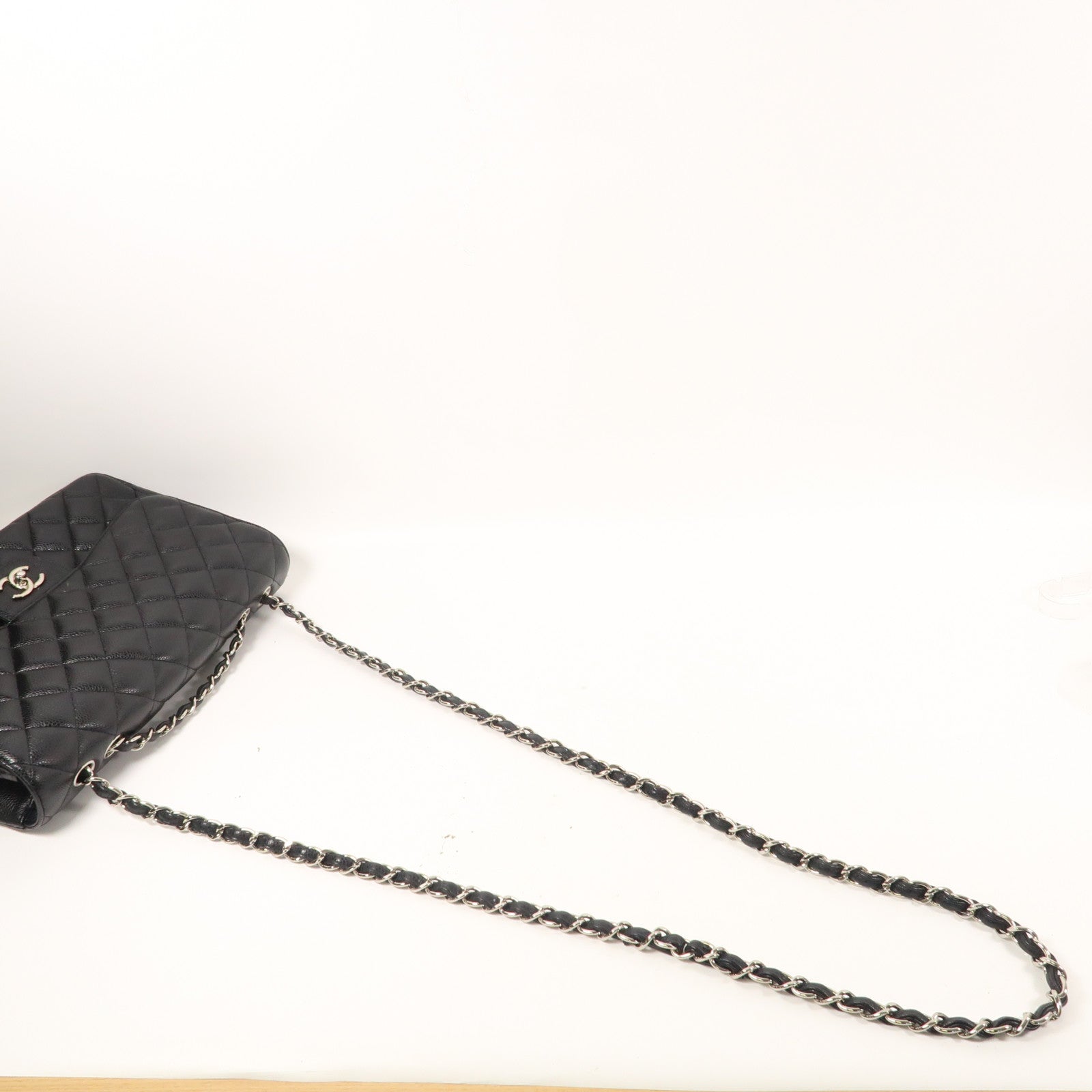 CHANEL 菱格Caviar皮革Jumbo Classic銀扣鏈帶肩背袋黑色