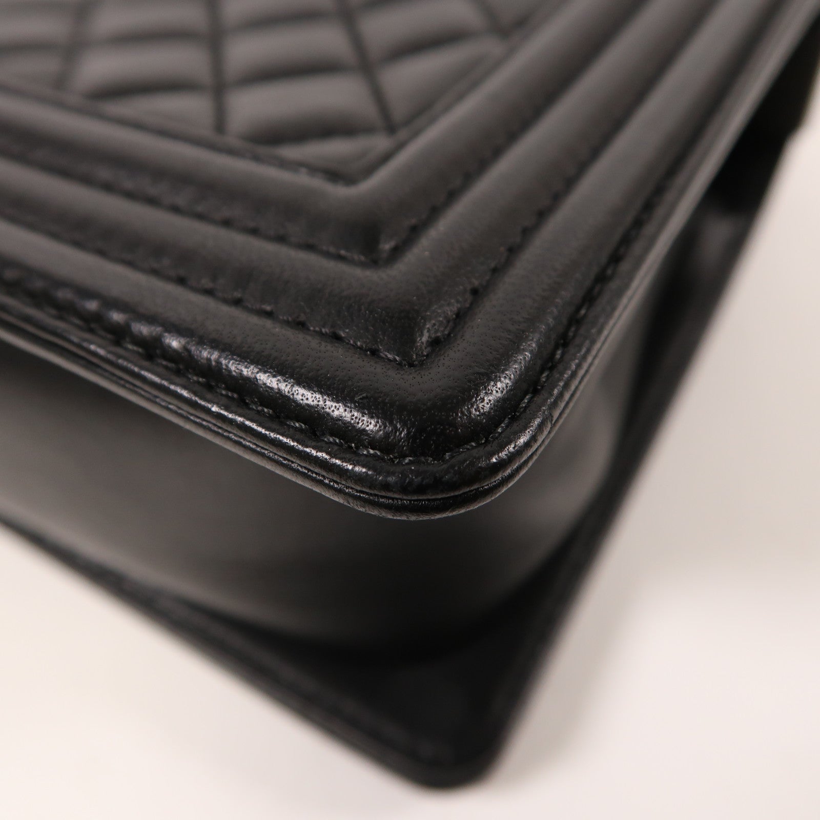 CHANEL 羊皮皮革Boy 25銀扣鏈帶肩背袋