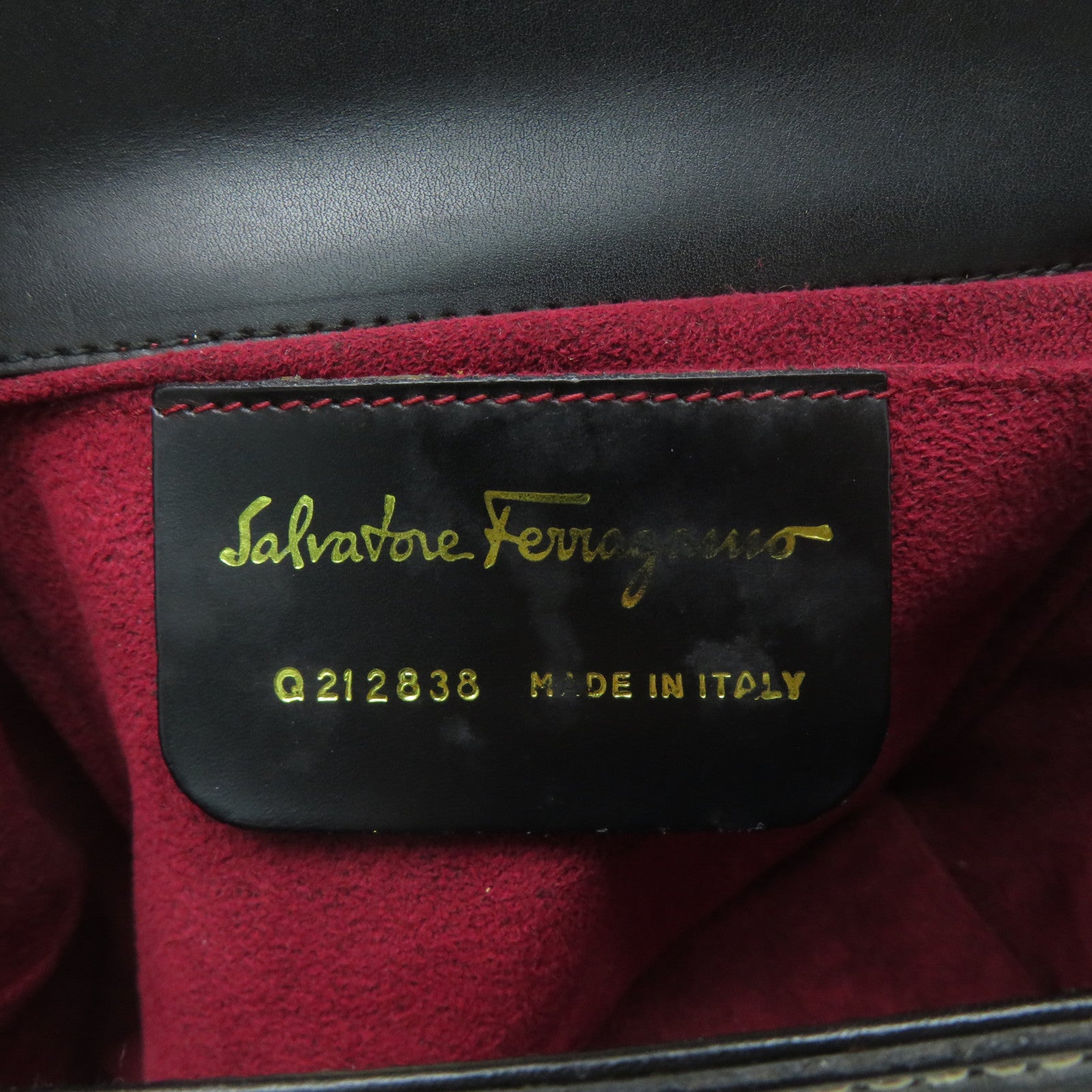 Salvatore Ferragamo 【激減優惠】牛皮皮革Shoulder Bag金扣肩背袋黑色