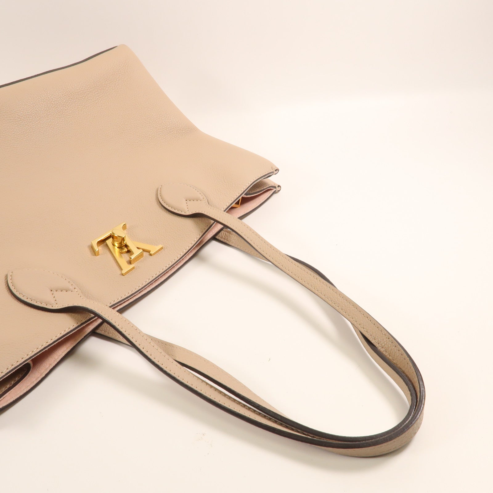 LOUIS VUITTON 牛皮皮革Lookme Shopper Bag金扣手挽袋米色