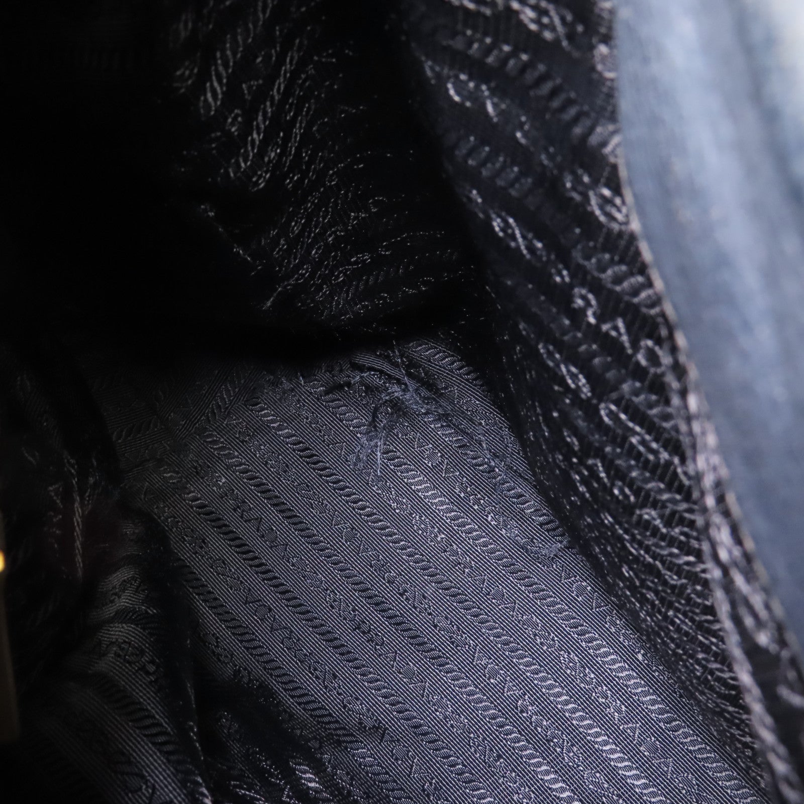 PRADA 【激減優惠】牛皮皮革Handbag金扣手挽袋