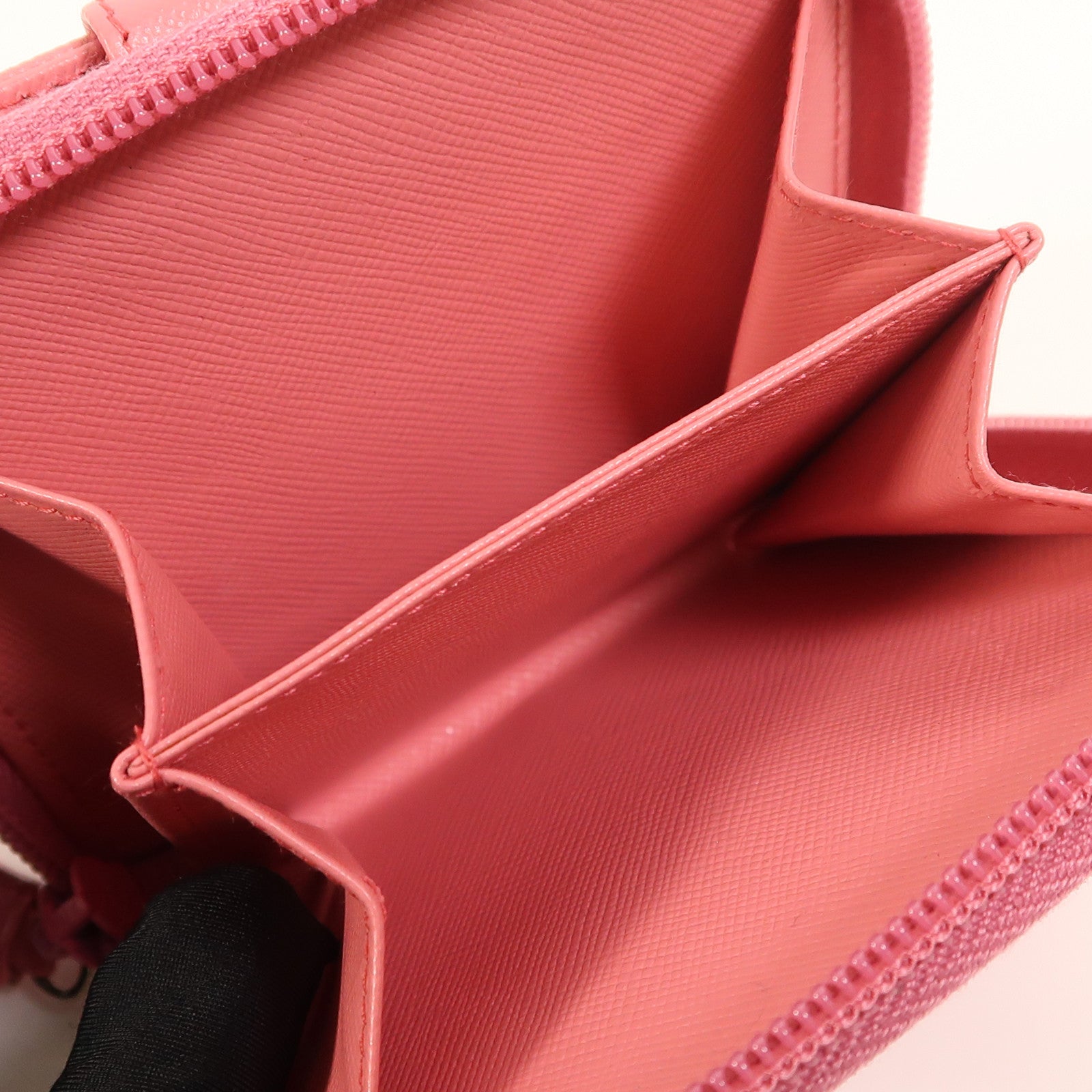 PRADA Saffiano皮革Wallet銀扣錢包