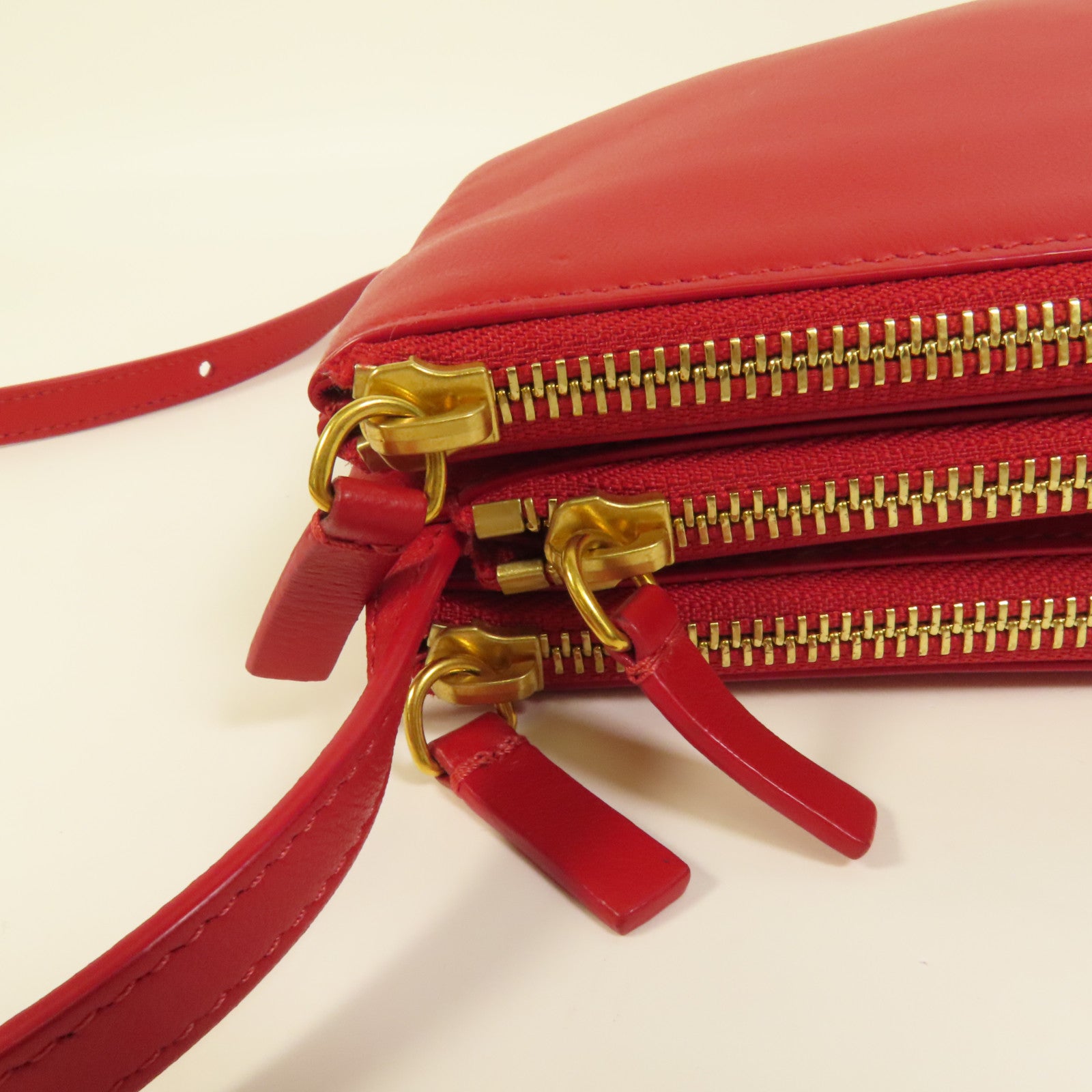 CELINE 羊皮皮革Trio金扣肩背袋