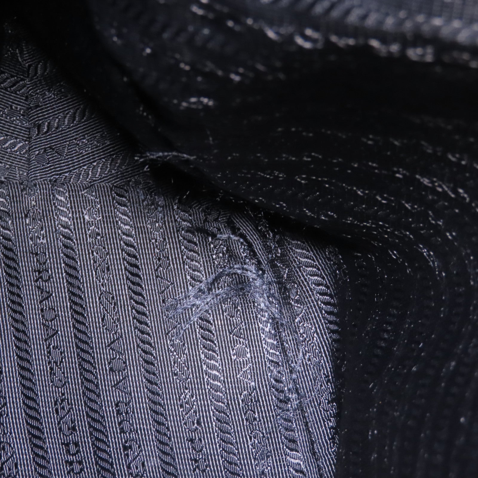 PRADA 牛皮皮革Handbag金扣手挽袋