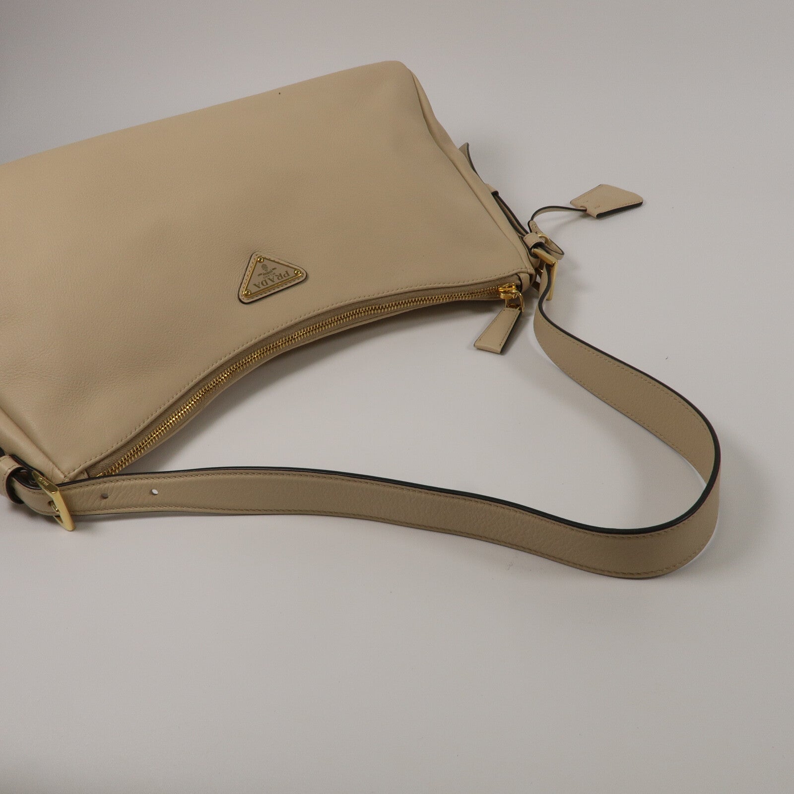 PRADA 牛皮皮革Aimee Medium肩背袋