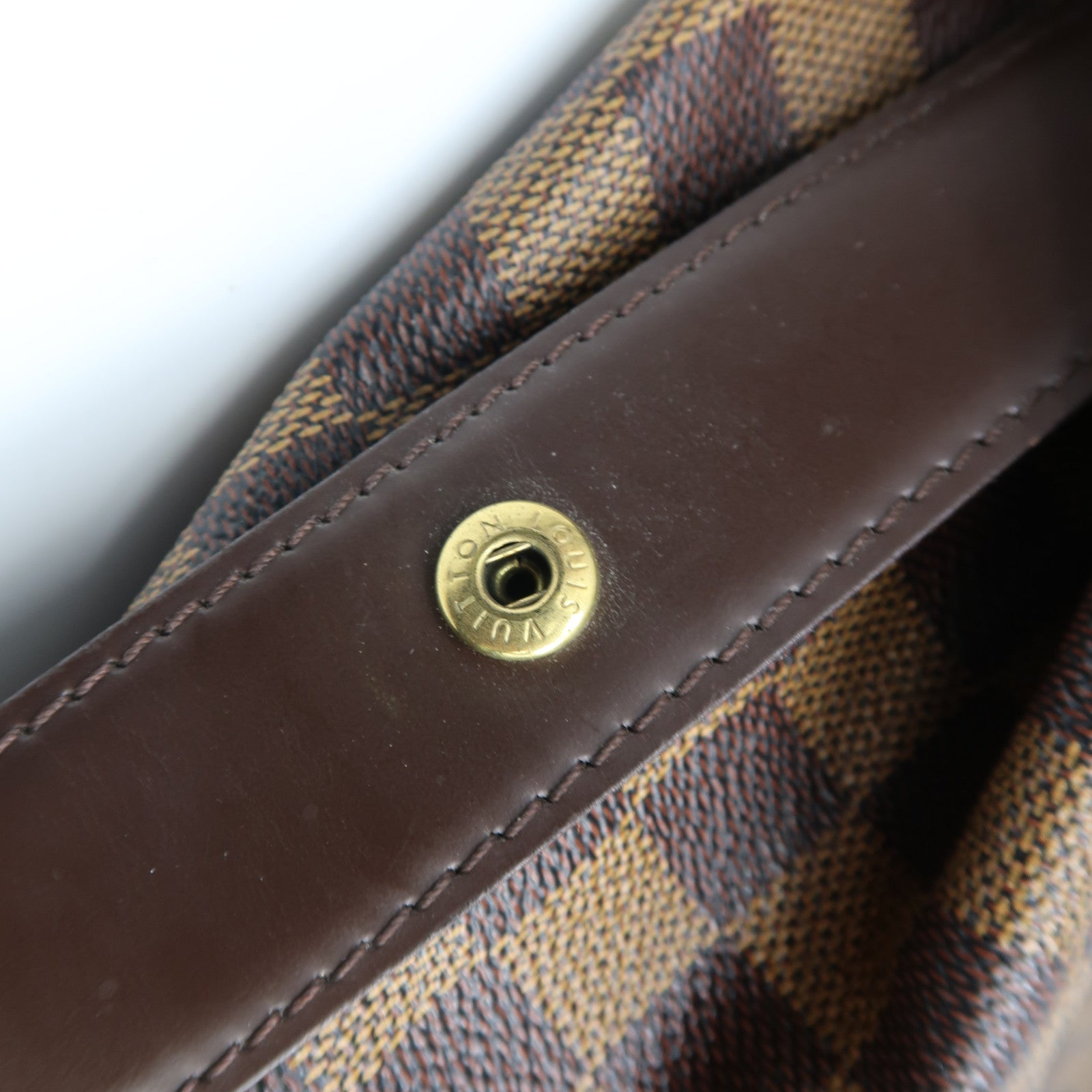 LOUIS VUITTON Damier Ebene Chelsea金扣肩背袋啡色