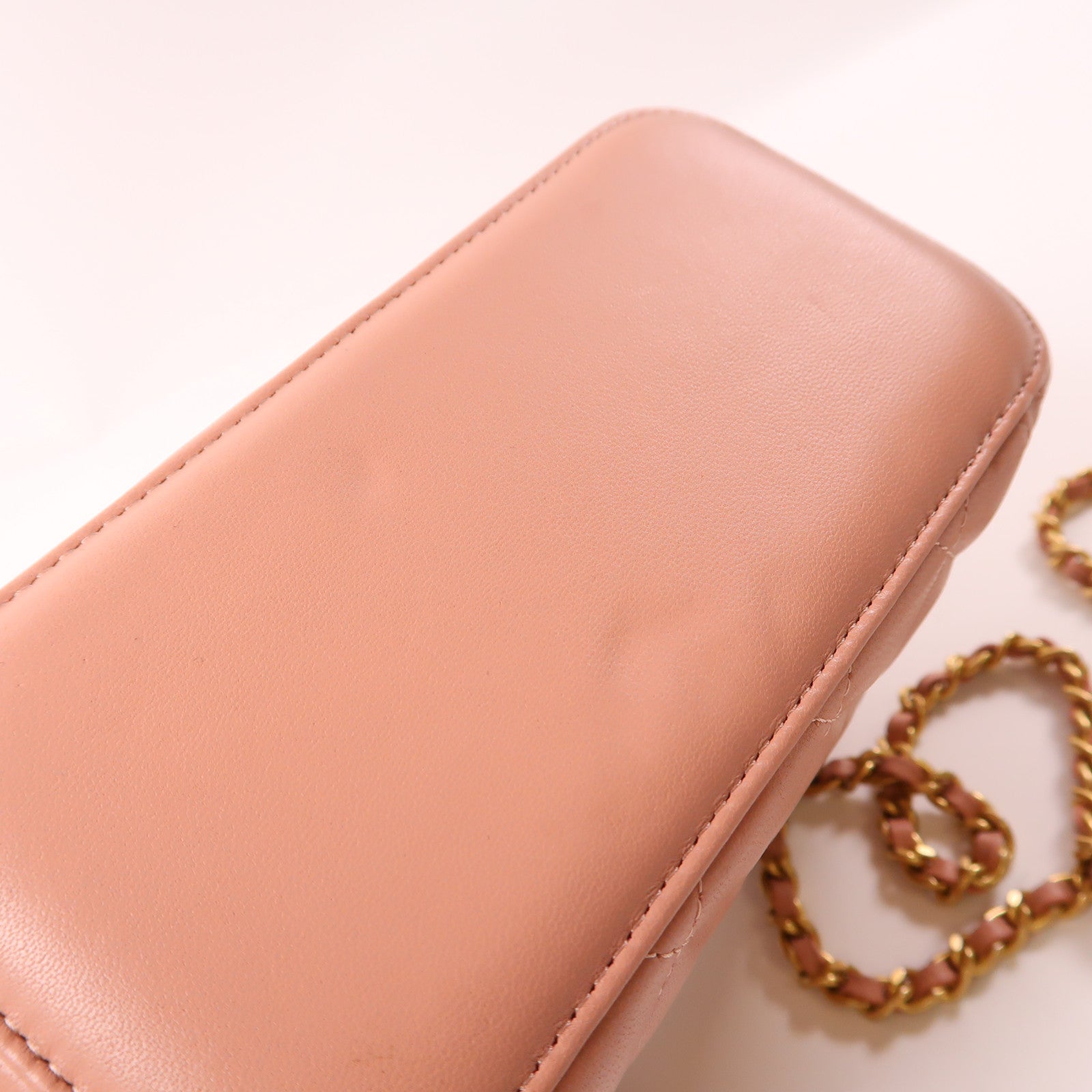 CHANEL 羊皮皮革Vanity Case金扣鏈帶肩背袋粉紅色
