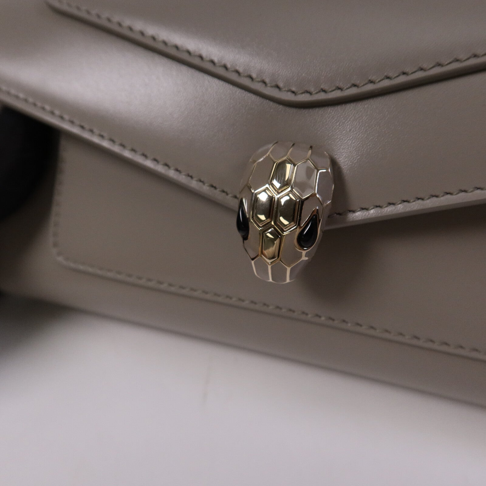 BVLGARI 【激減優惠】牛皮皮革Serpenti Forever金扣肩背袋