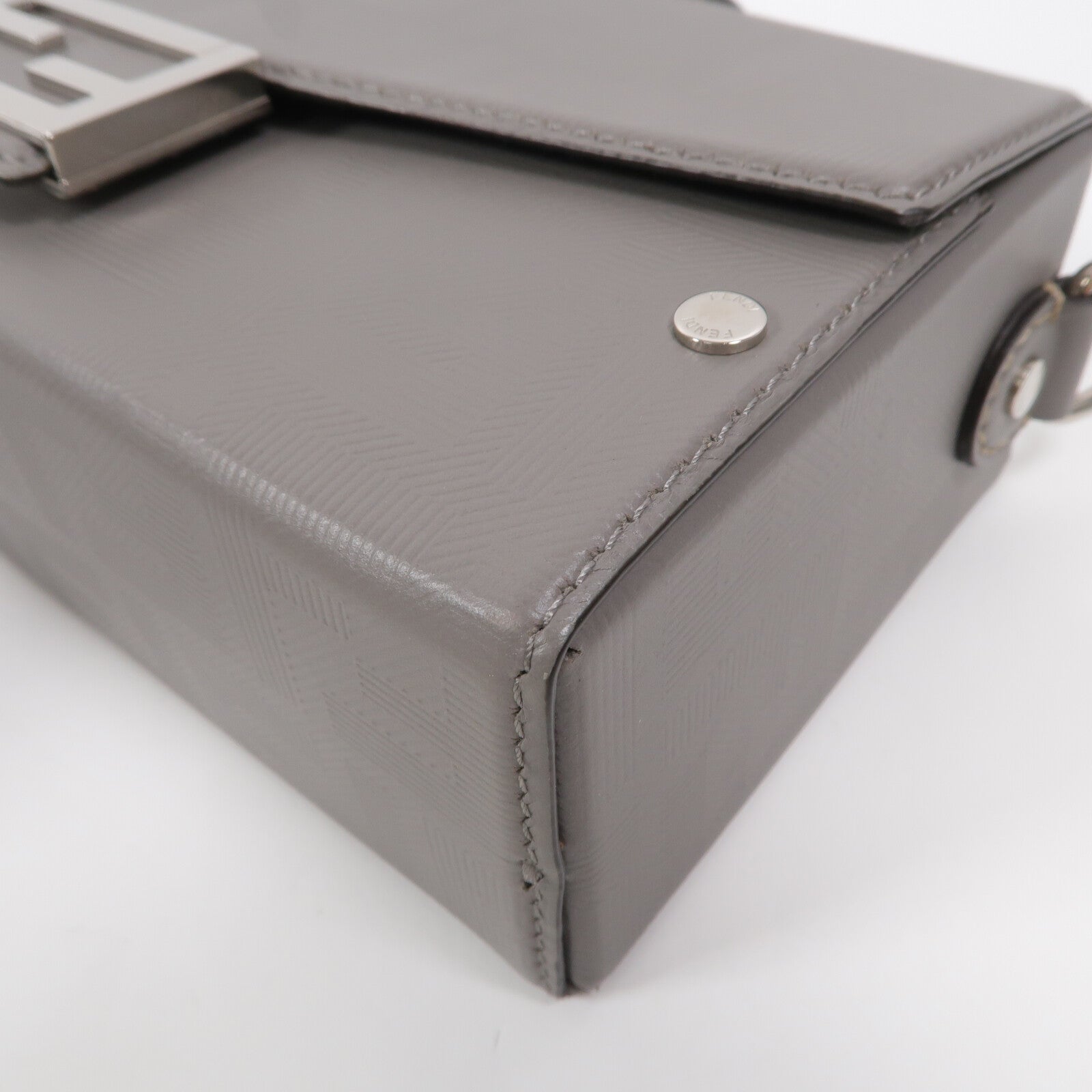 FENDI 牛皮皮革Soft Trunk Baguette手挽肩背兩用袋