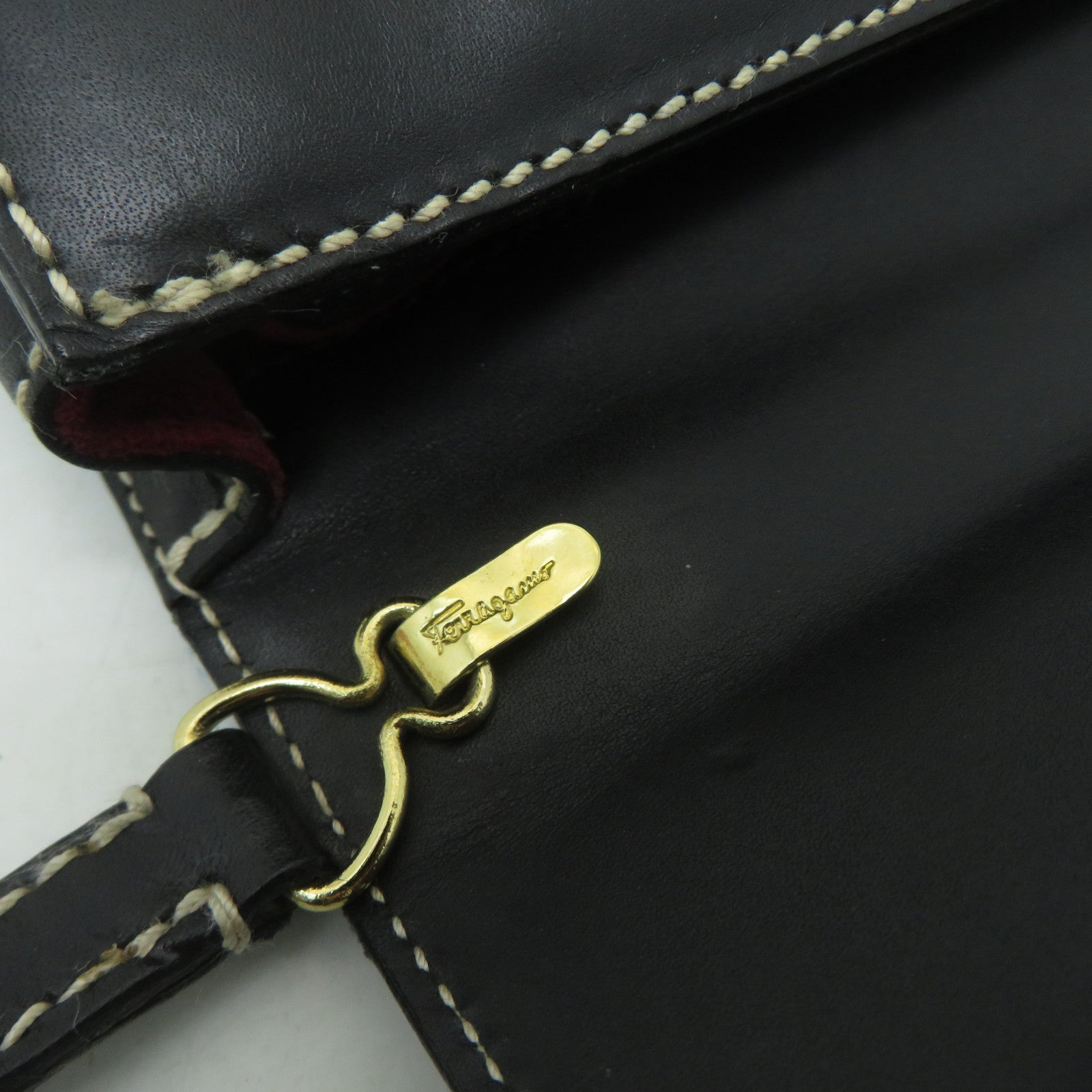 Salvatore Ferragamo 【激減優惠】牛皮皮革Shoulder Bag金扣肩背袋黑色