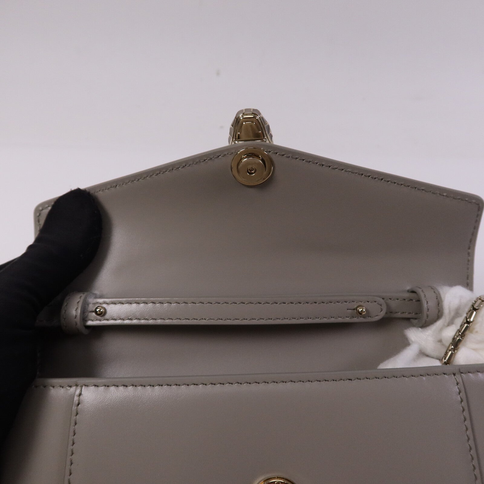 BVLGARI 牛皮皮革Serpenti Forever金扣肩背袋