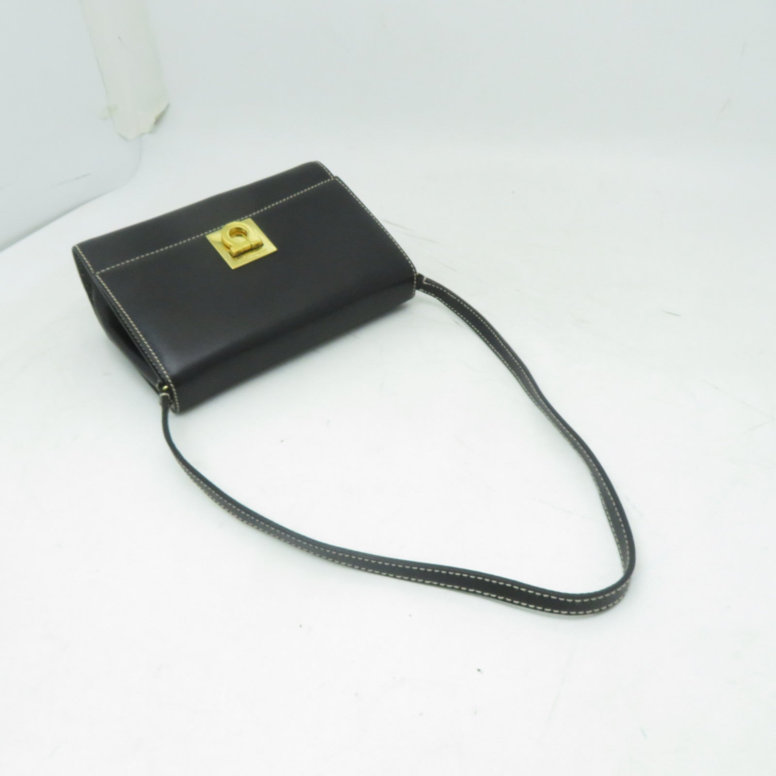 Salvatore Ferragamo 【激減優惠】牛皮皮革Shoulder Bag金扣肩背袋黑色