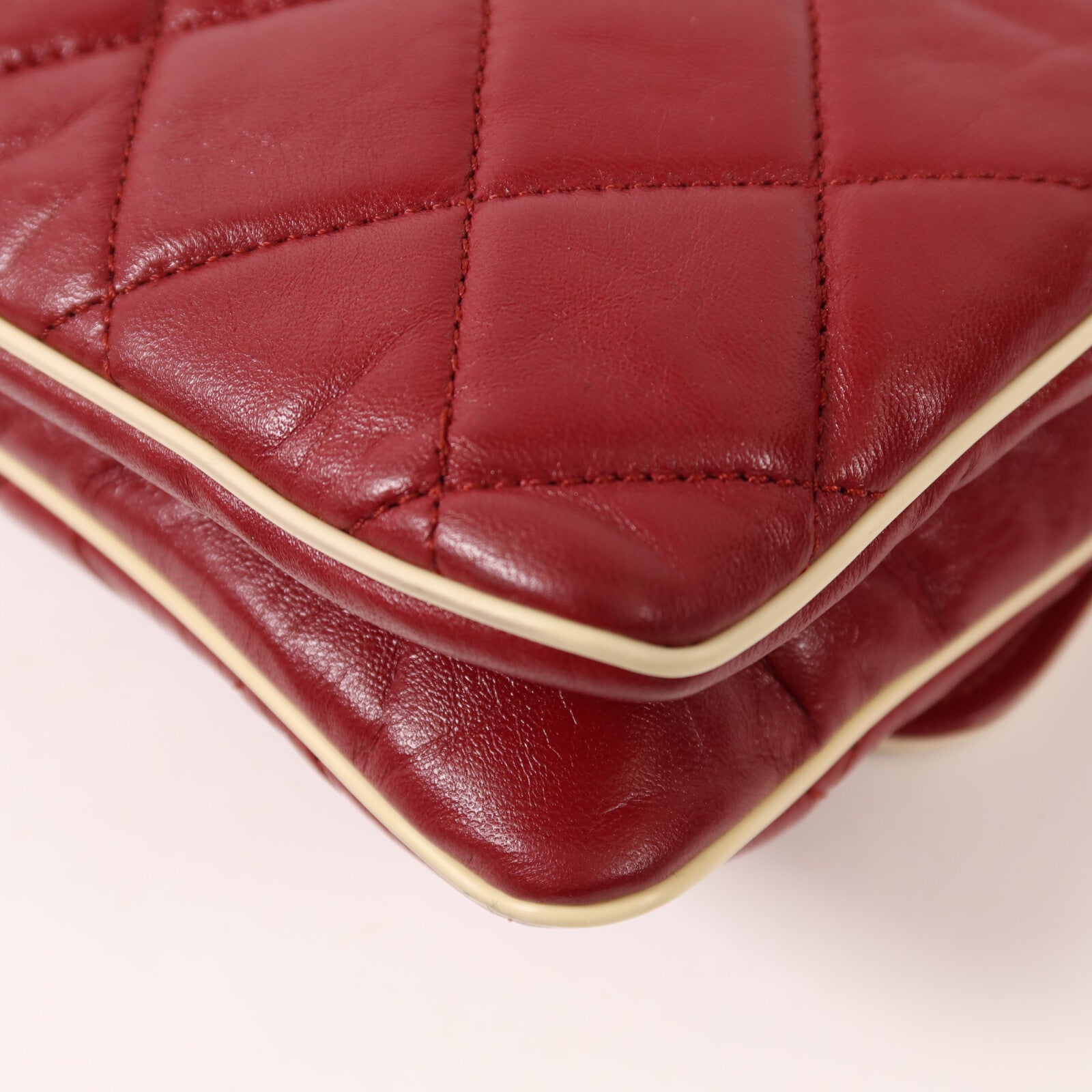 CHANEL 牛皮皮革2.55 East West Flap Bag銀扣鏈帶肩背袋