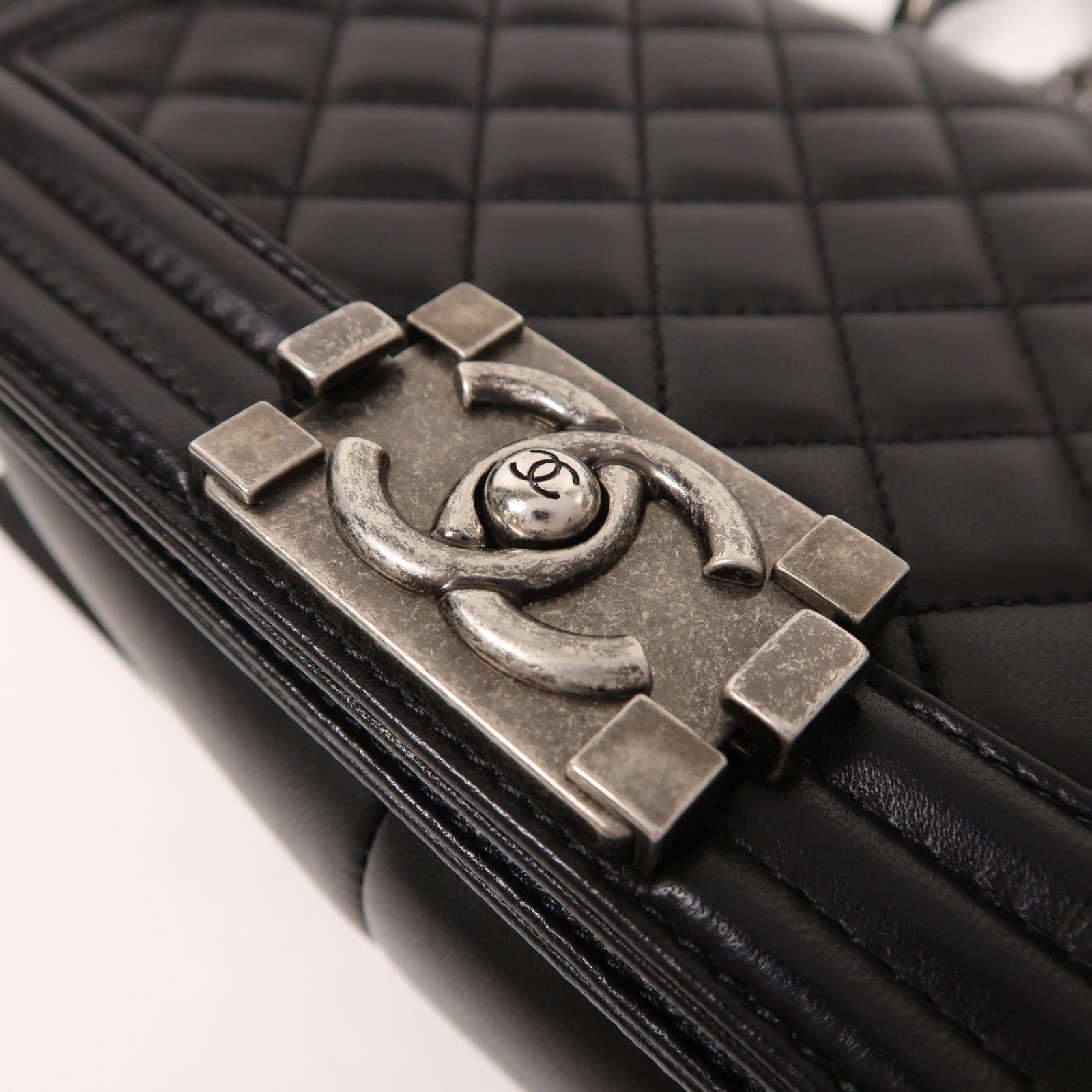 CHANEL 羊皮皮革Boy 25銀扣鏈帶肩背袋