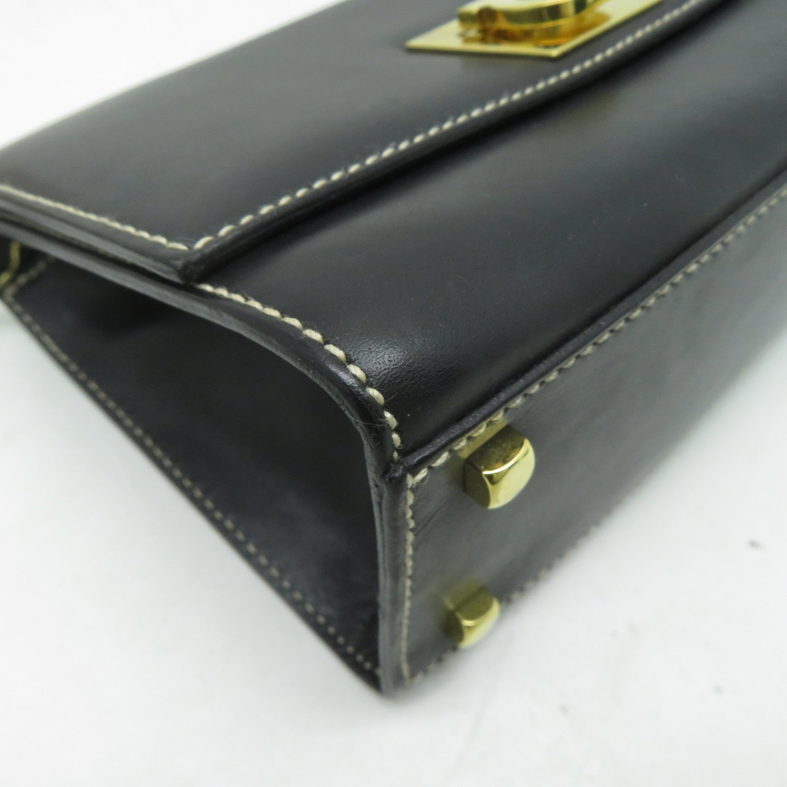 Salvatore Ferragamo 【激減優惠】牛皮皮革Shoulder Bag金扣肩背袋黑色