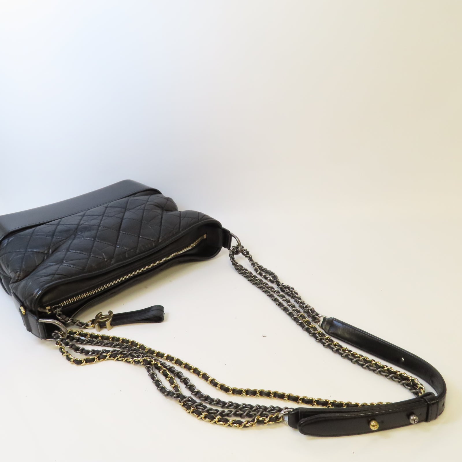 CHANEL 【激減優惠】菱格牛皮皮革Medium Gabrielle金扣/銀扣鏈帶肩背袋黑色