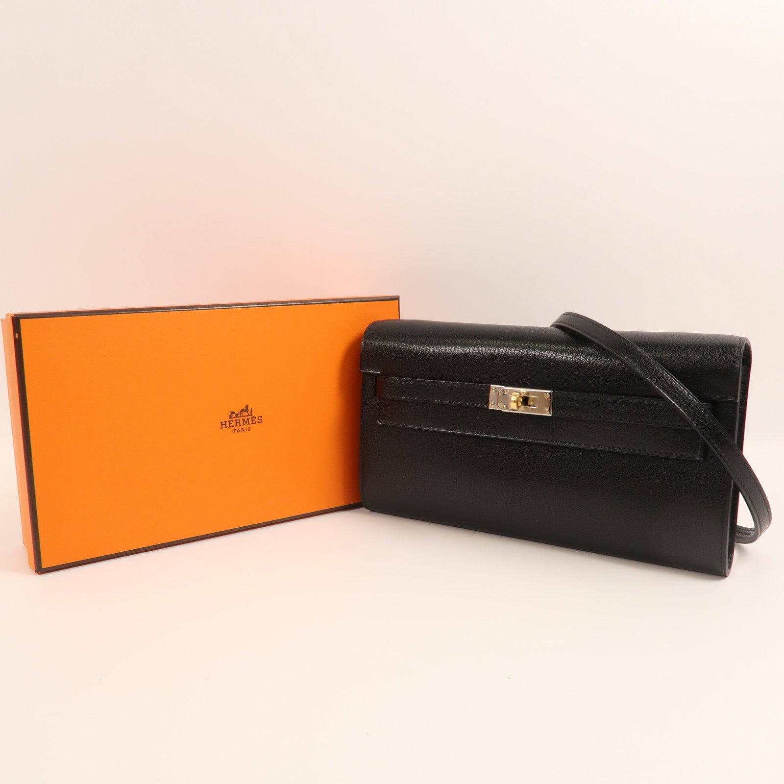 HERMES Chevre皮革Kelly To Go銀扣肩背袋黑色