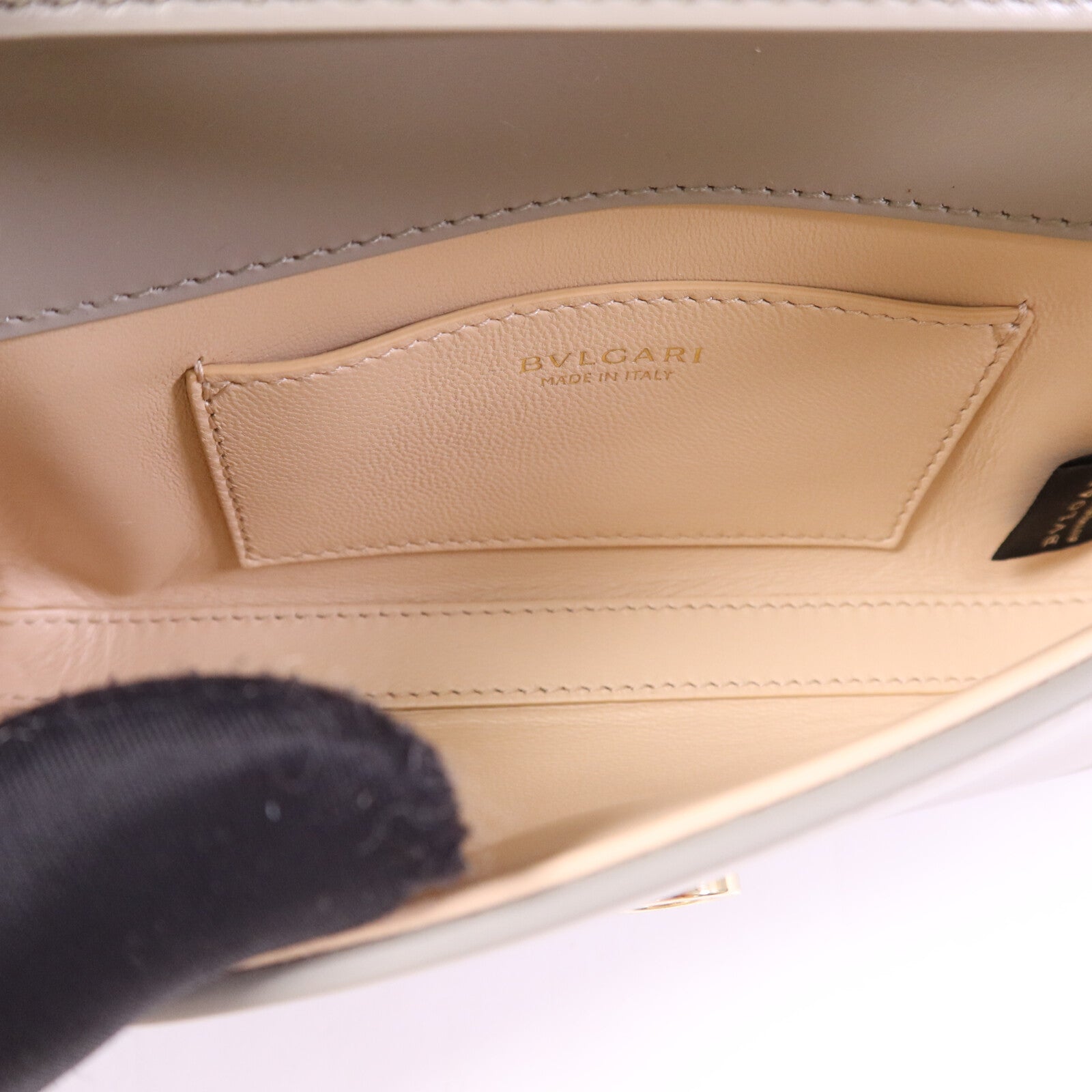 BVLGARI 牛皮皮革Serpenti Forever金扣肩背袋