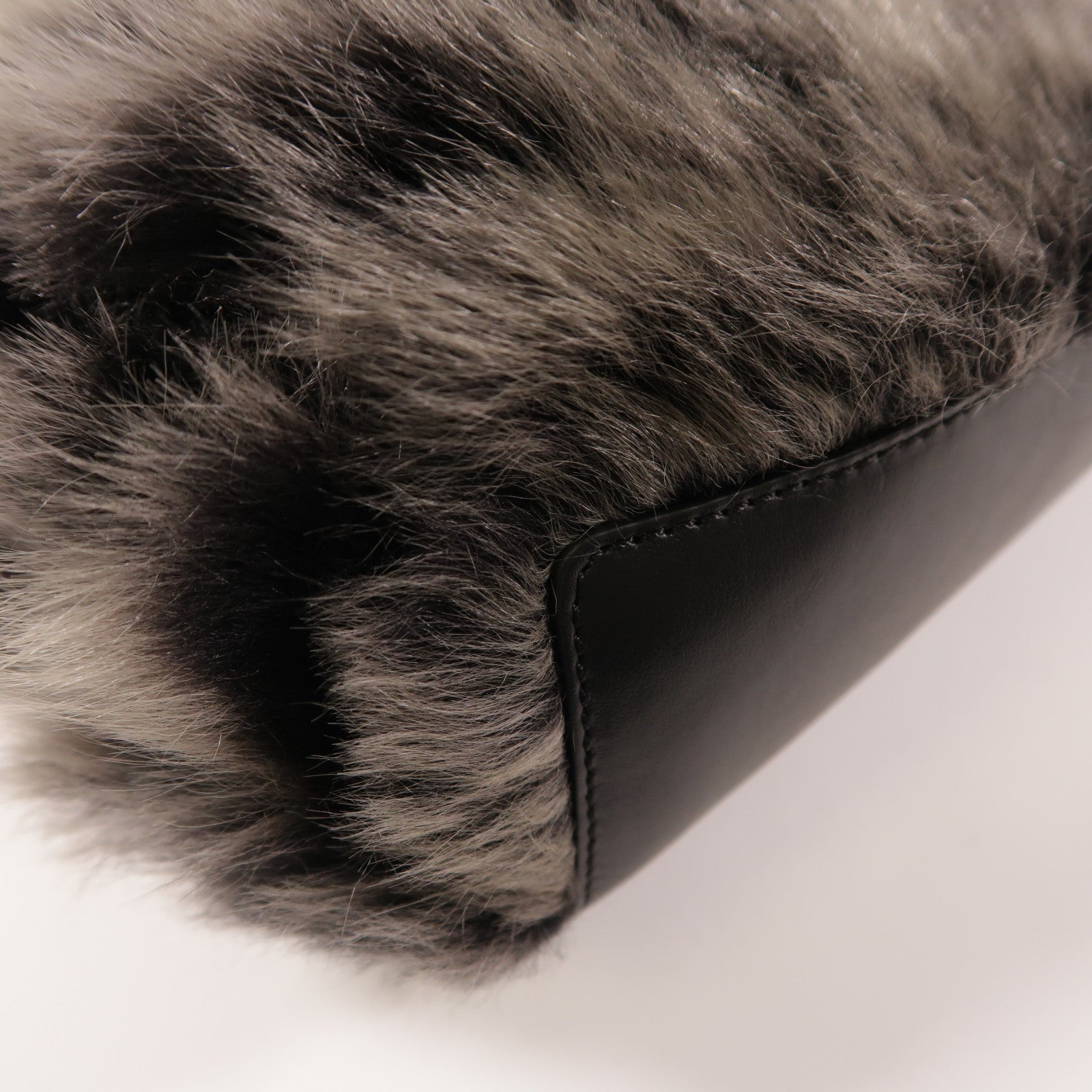 SELECTION 牛皮皮革/羊毛Amani Backpack背包