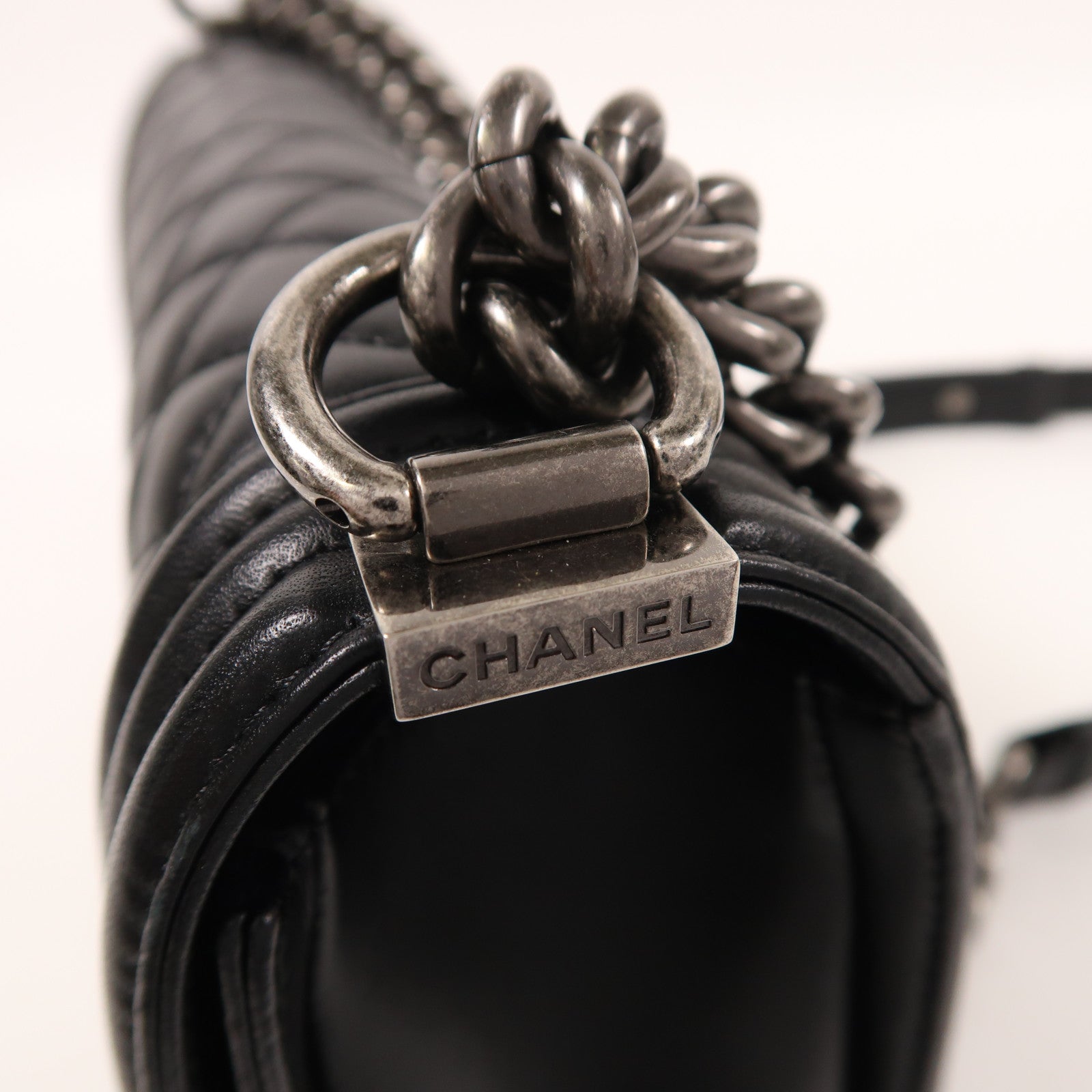 CHANEL 羊皮皮革Boy 25銀扣鏈帶肩背袋