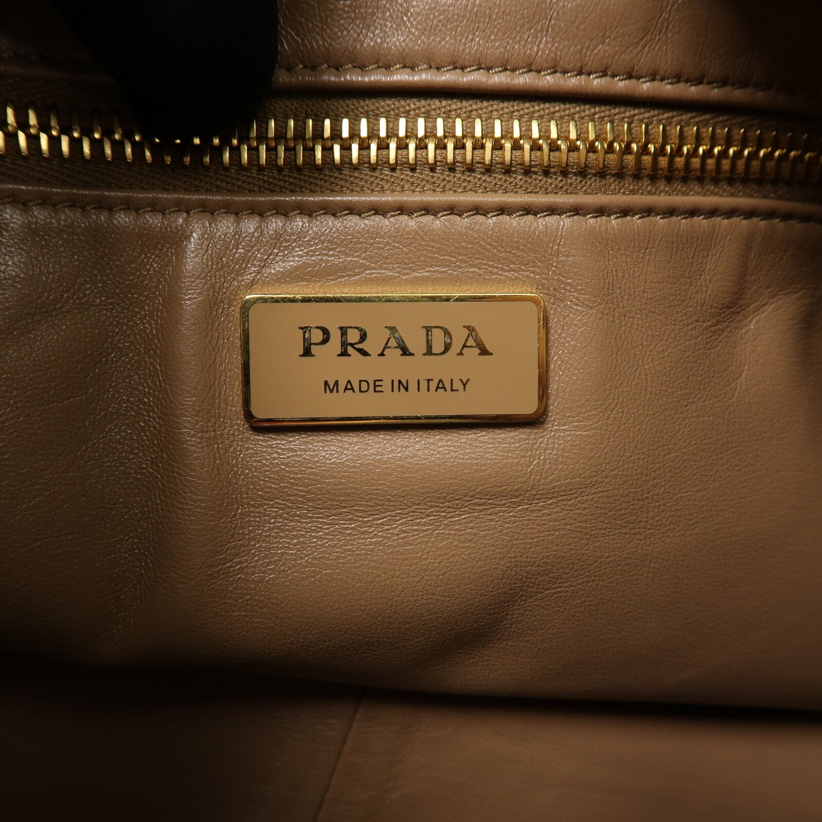 PRADA 牛皮皮革Aimee Medium肩背袋