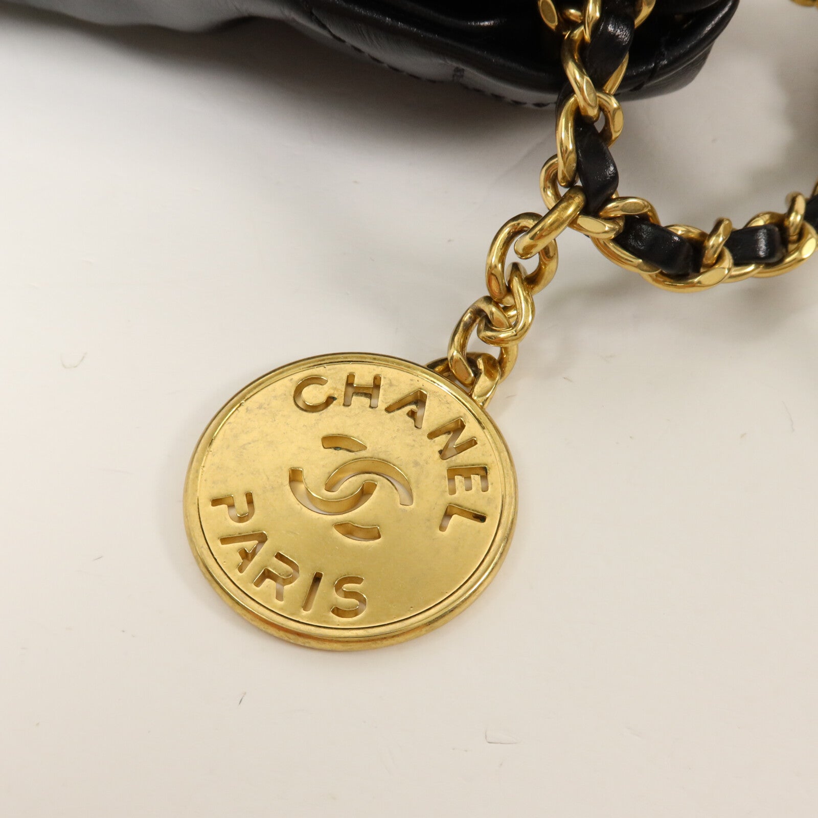 CHANEL 牛皮皮革Chanel 22 Mini鏈帶肩背袋
