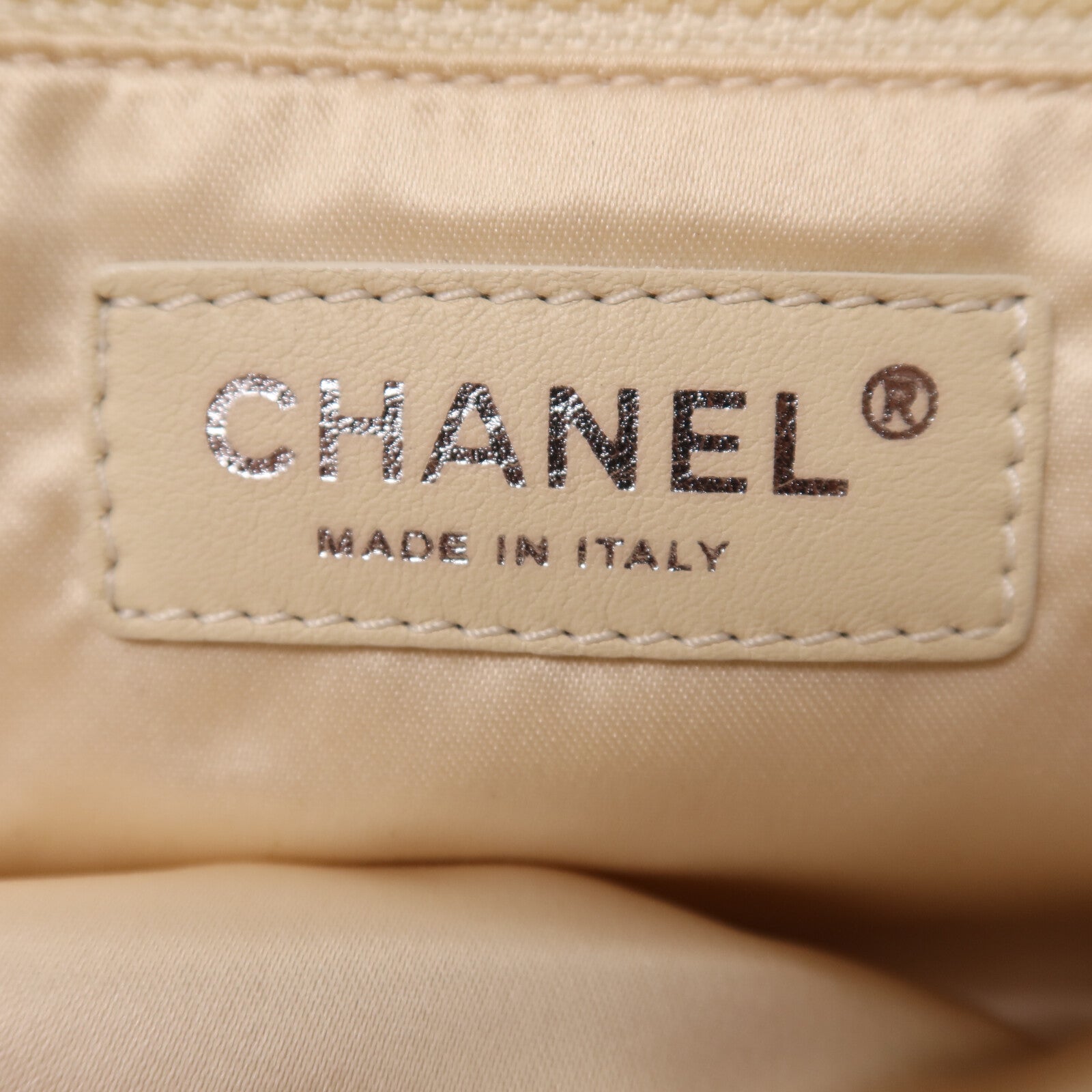 CHANEL 牛皮皮革2.55 East West Flap Bag銀扣鏈帶肩背袋