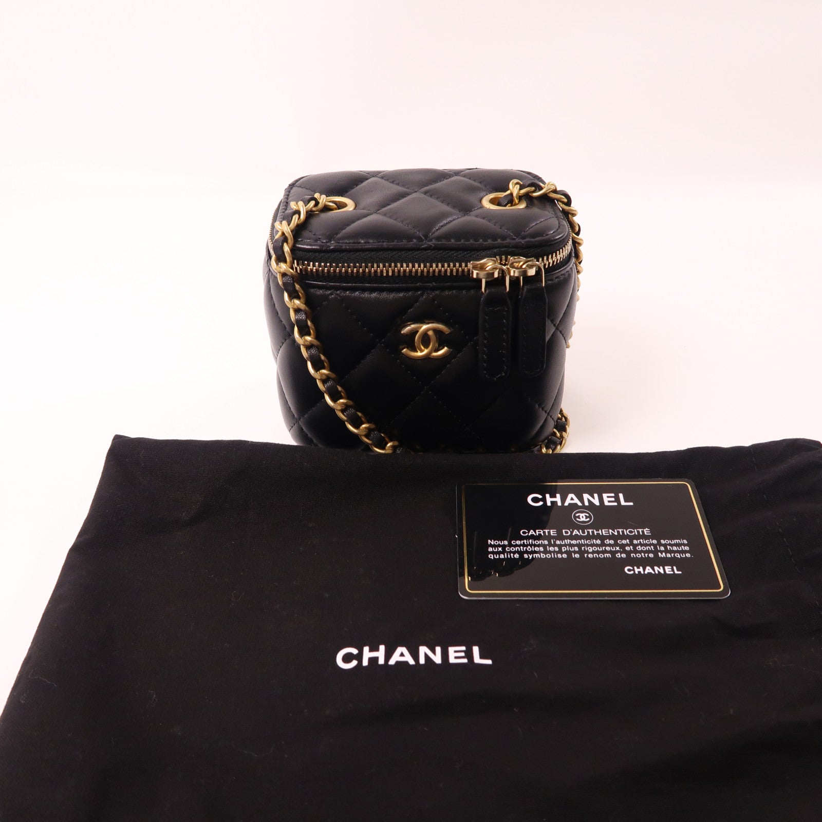 CHANEL 羊皮皮革Vanity Case金扣鏈帶肩背袋黑色