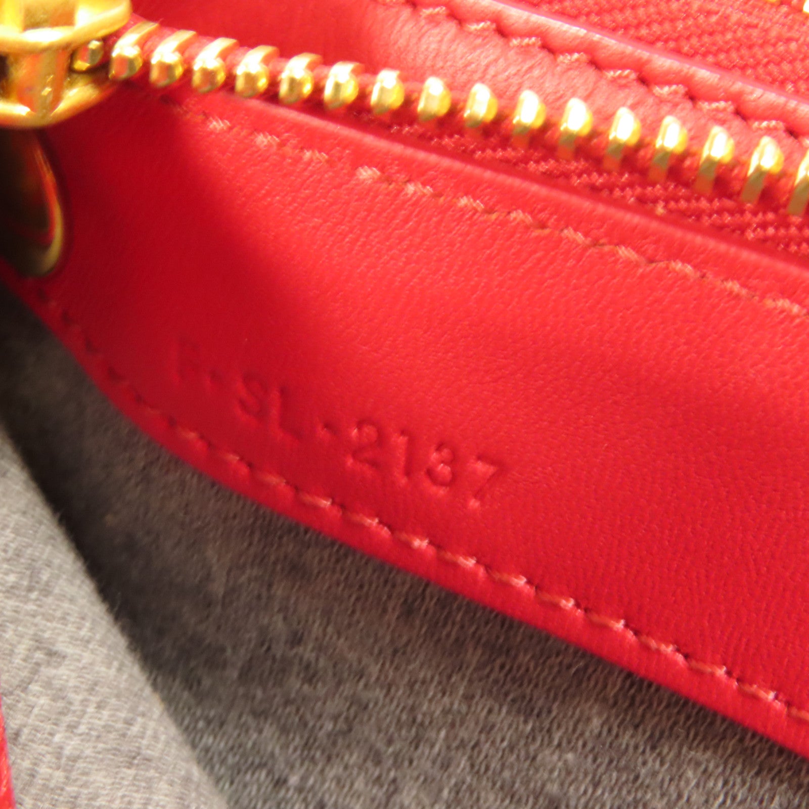 CELINE 羊皮皮革Trio金扣肩背袋