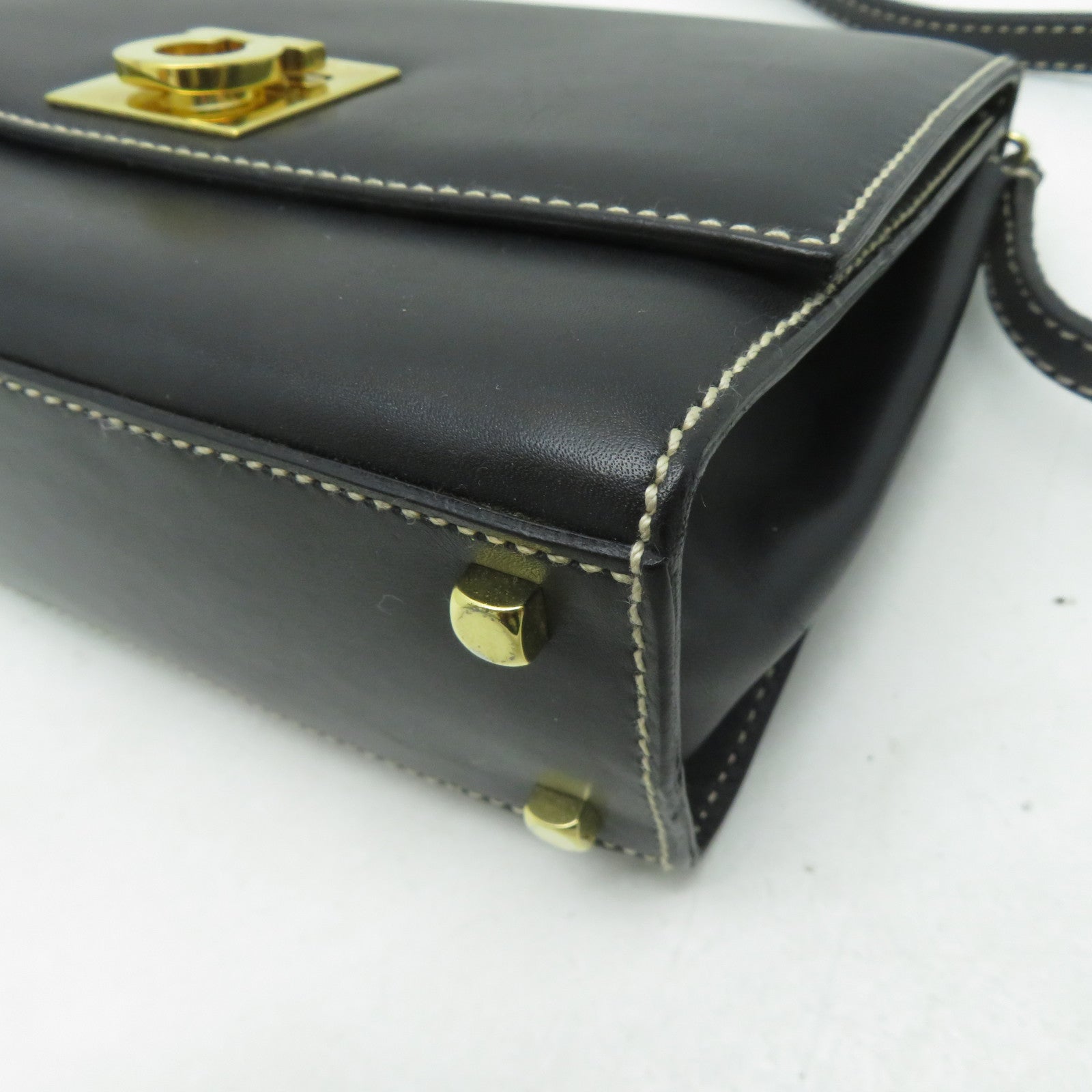 Salvatore Ferragamo 【激減優惠】牛皮皮革Shoulder Bag金扣肩背袋黑色