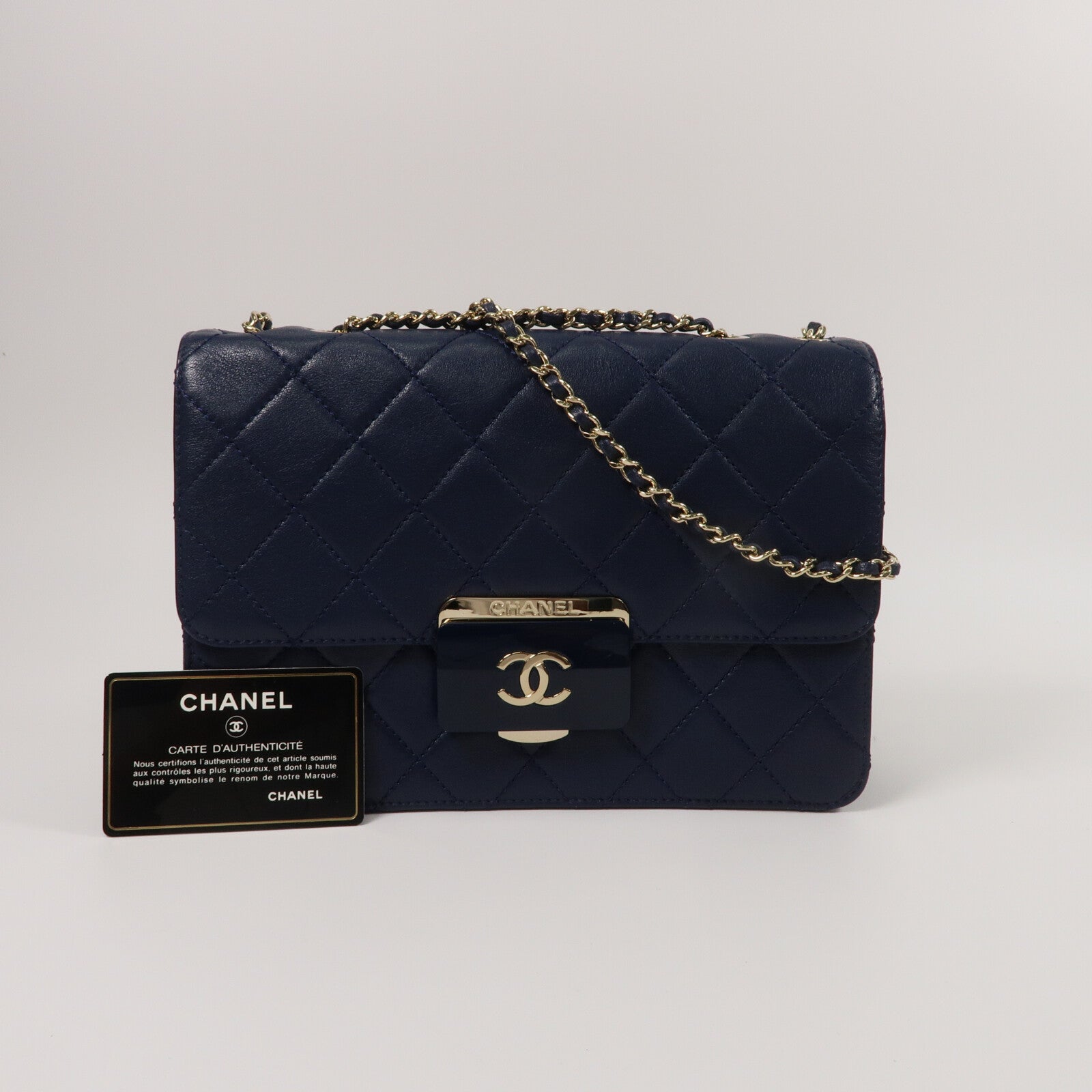CHANEL 羊皮皮革Beauty Lock Flap鏈帶肩背袋