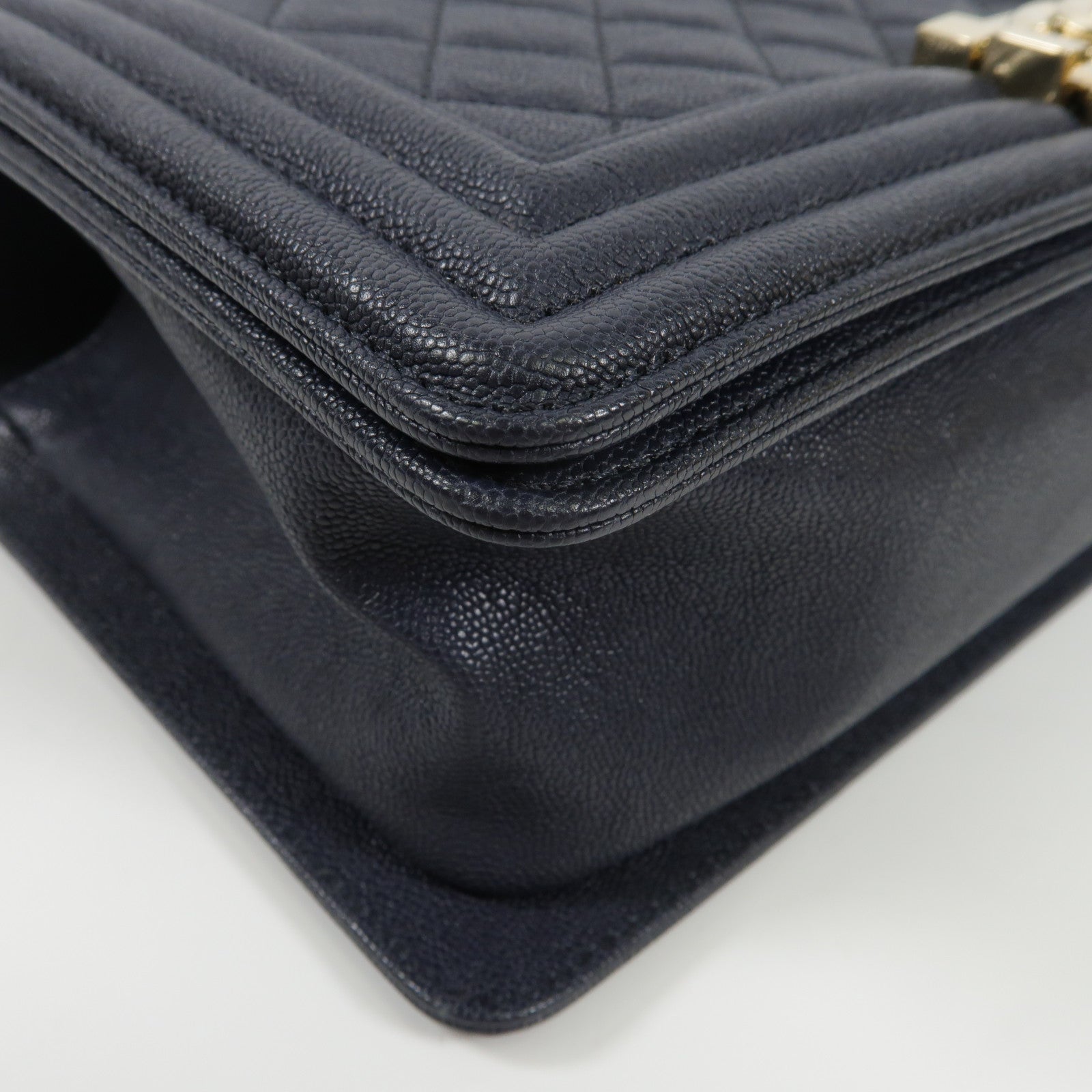 CHANEL 牛皮皮革Boy Chanel金扣鏈帶肩背袋