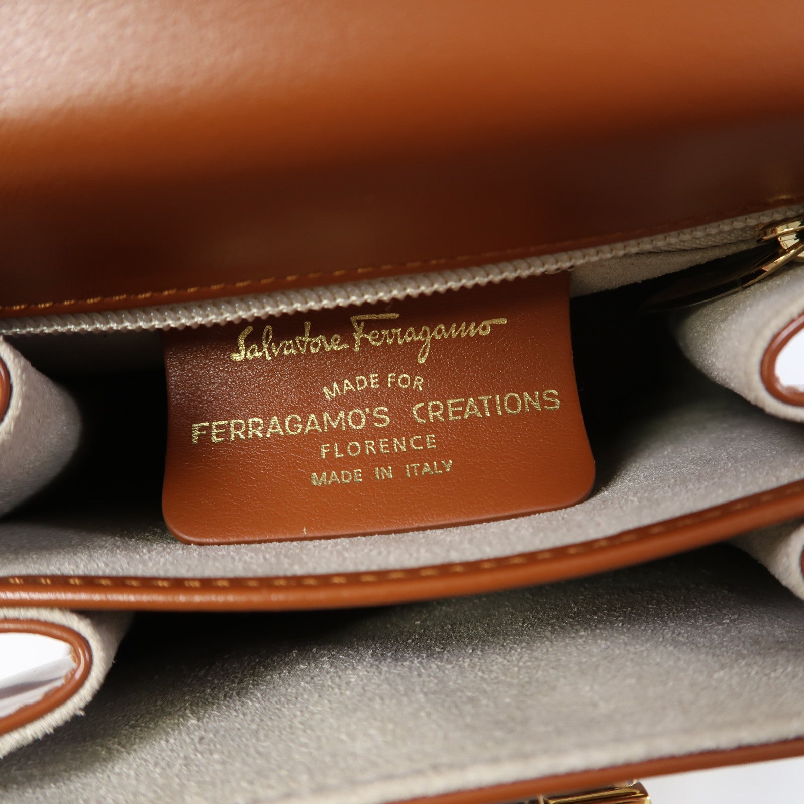 Salvatore Ferragamo 牛皮皮革Small Top Handle金扣手挽肩背兩用袋啡色