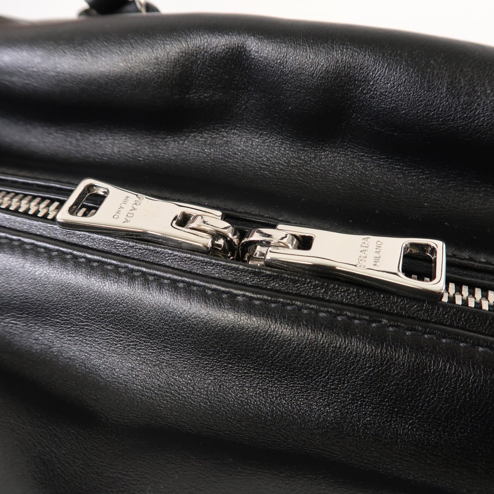 PRADA 牛皮皮革Hand Bag銀扣手挽袋黑色