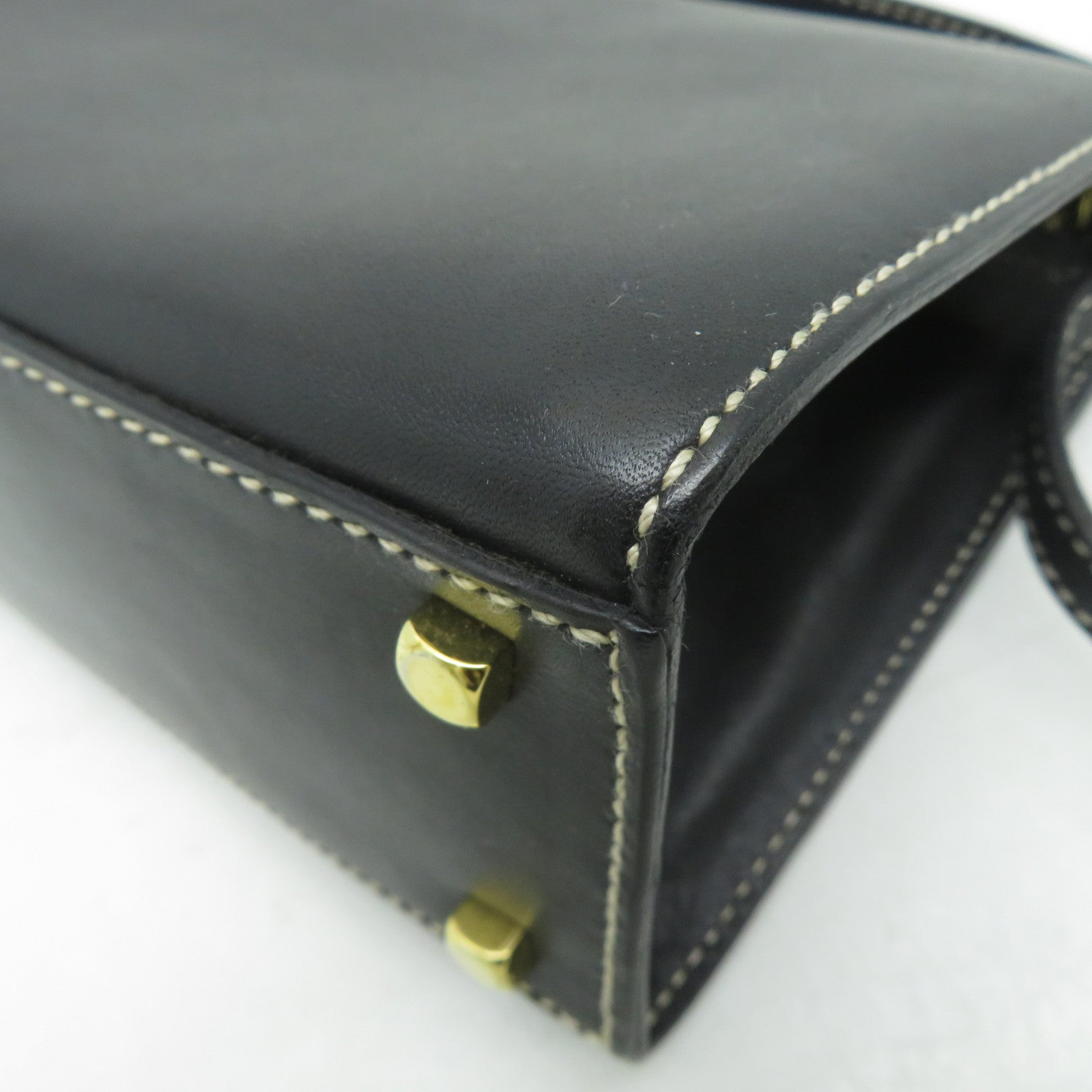Salvatore Ferragamo 【激減優惠】牛皮皮革Shoulder Bag金扣肩背袋黑色