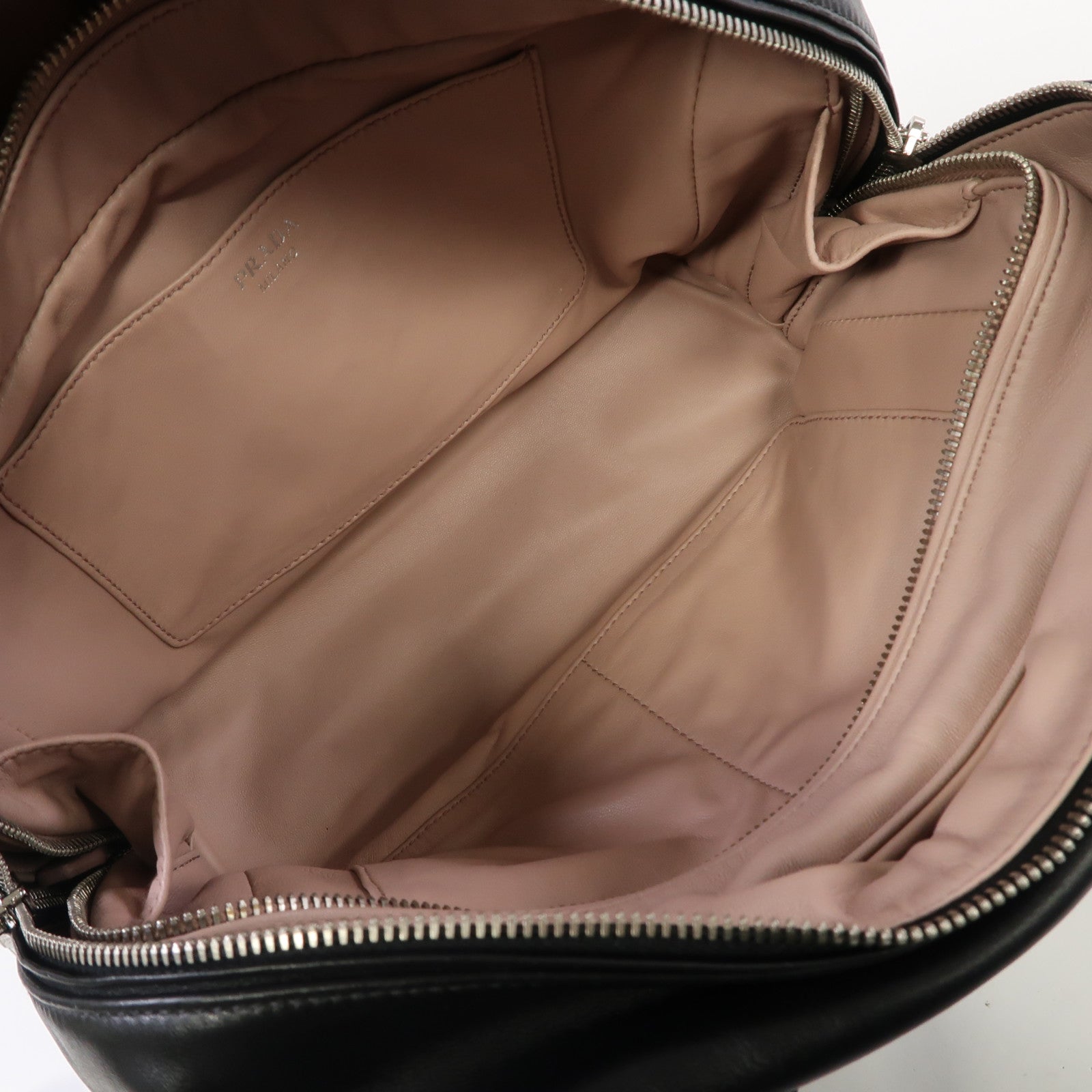 PRADA 牛皮皮革Hand Bag銀扣手挽袋黑色