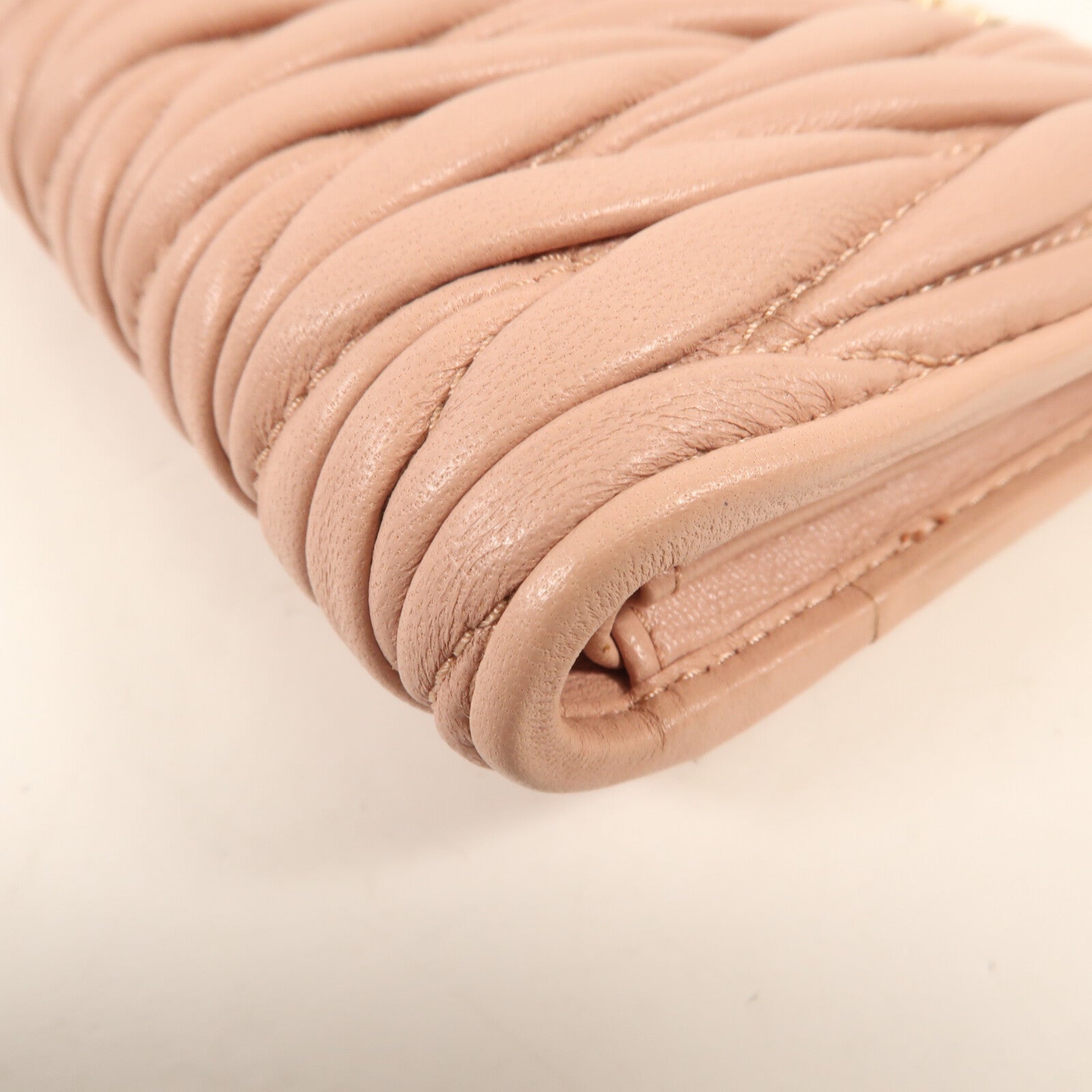 Miu Miu 牛皮皮革Bifold Wallet金扣錢包