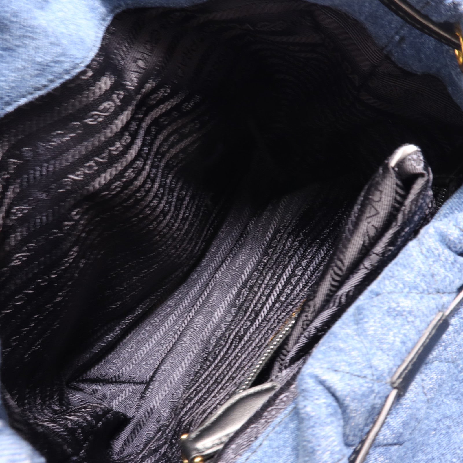 PRADA 帆布Backpack金扣背包