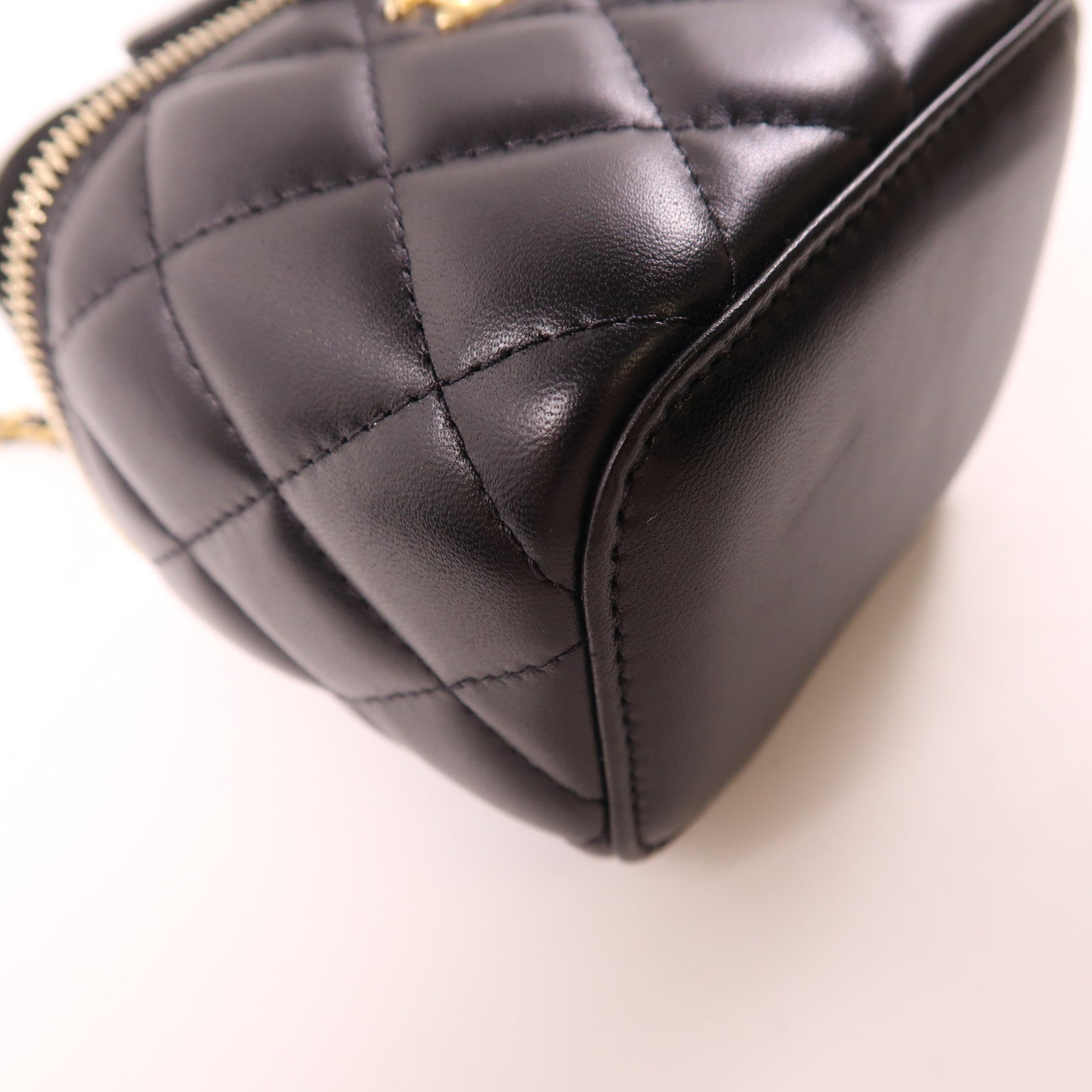 CHANEL 羊皮皮革Vanity Case金扣鏈帶肩背袋黑色