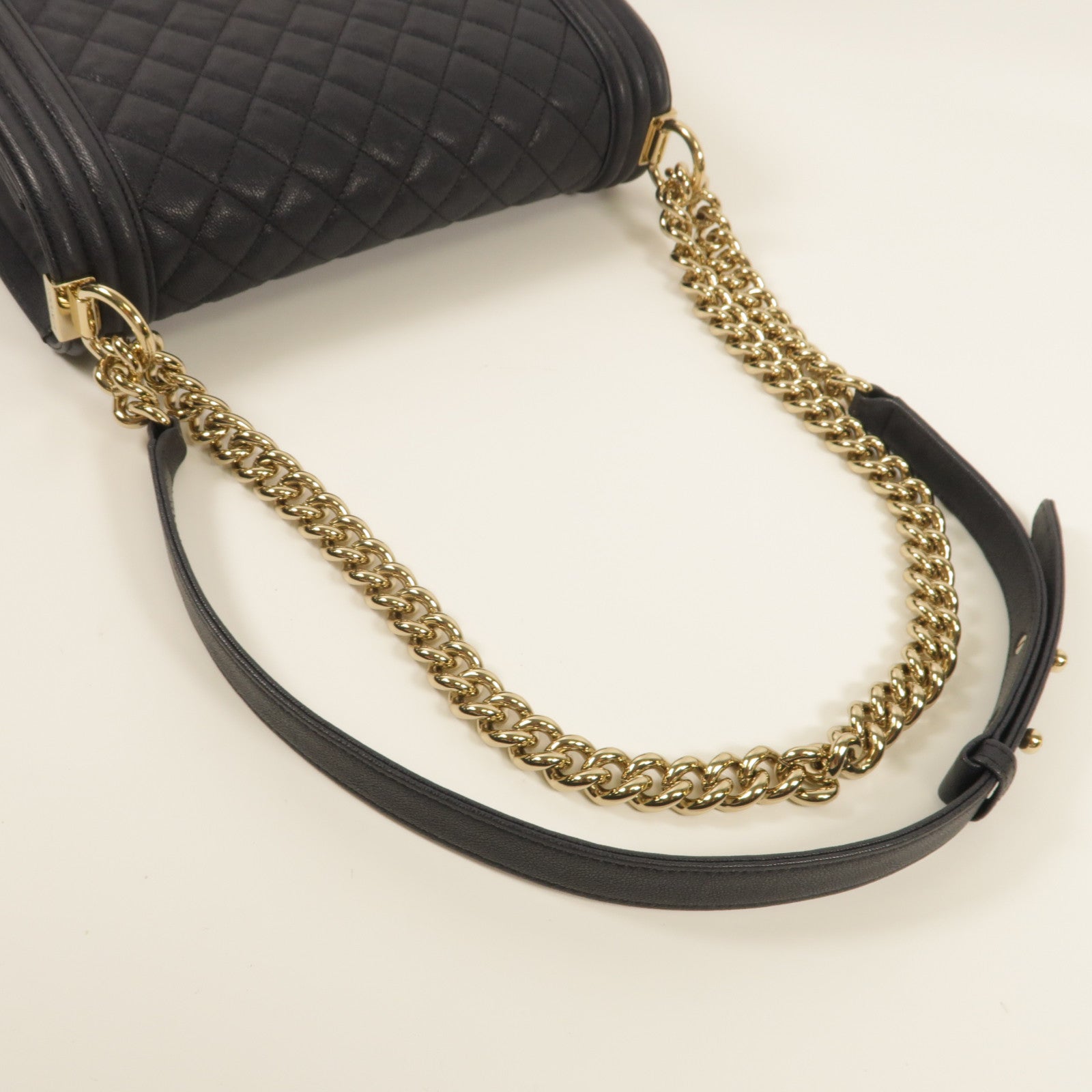 CHANEL 牛皮皮革Boy Chanel金扣鏈帶肩背袋