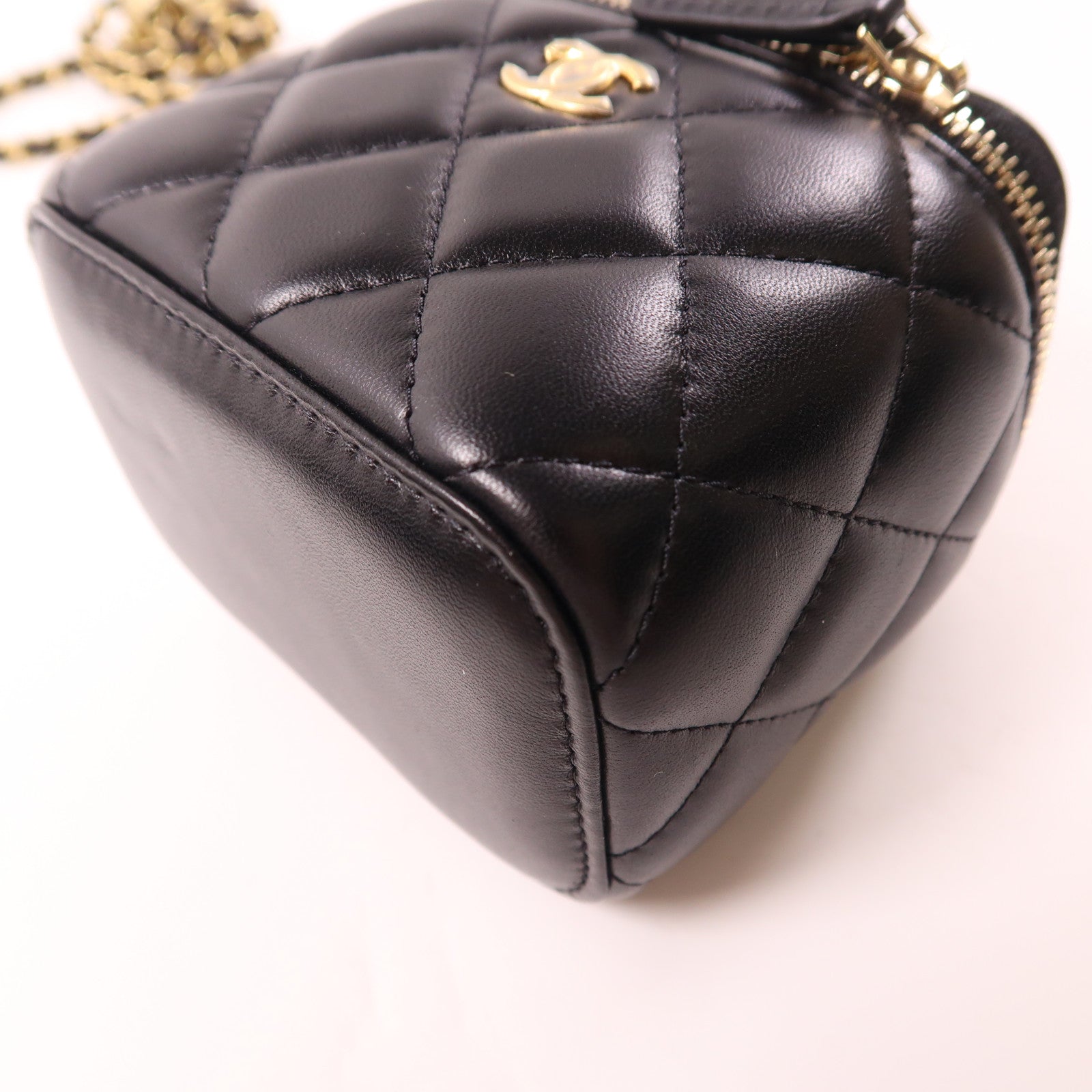 CHANEL 羊皮皮革Vanity Case金扣鏈帶肩背袋黑色