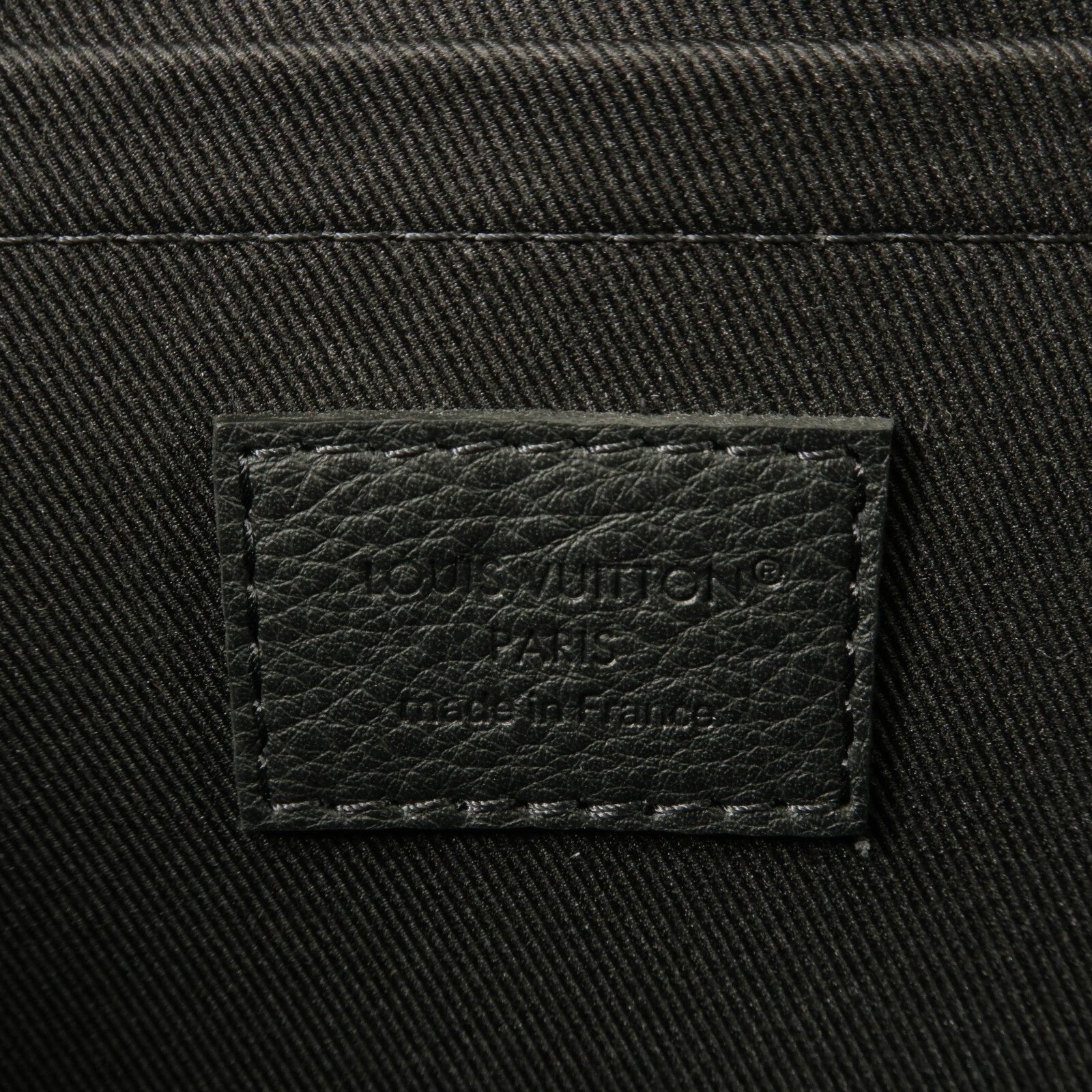 LOUIS VUITTON Monogram Shadow Pochette Voyage Souple手拿包