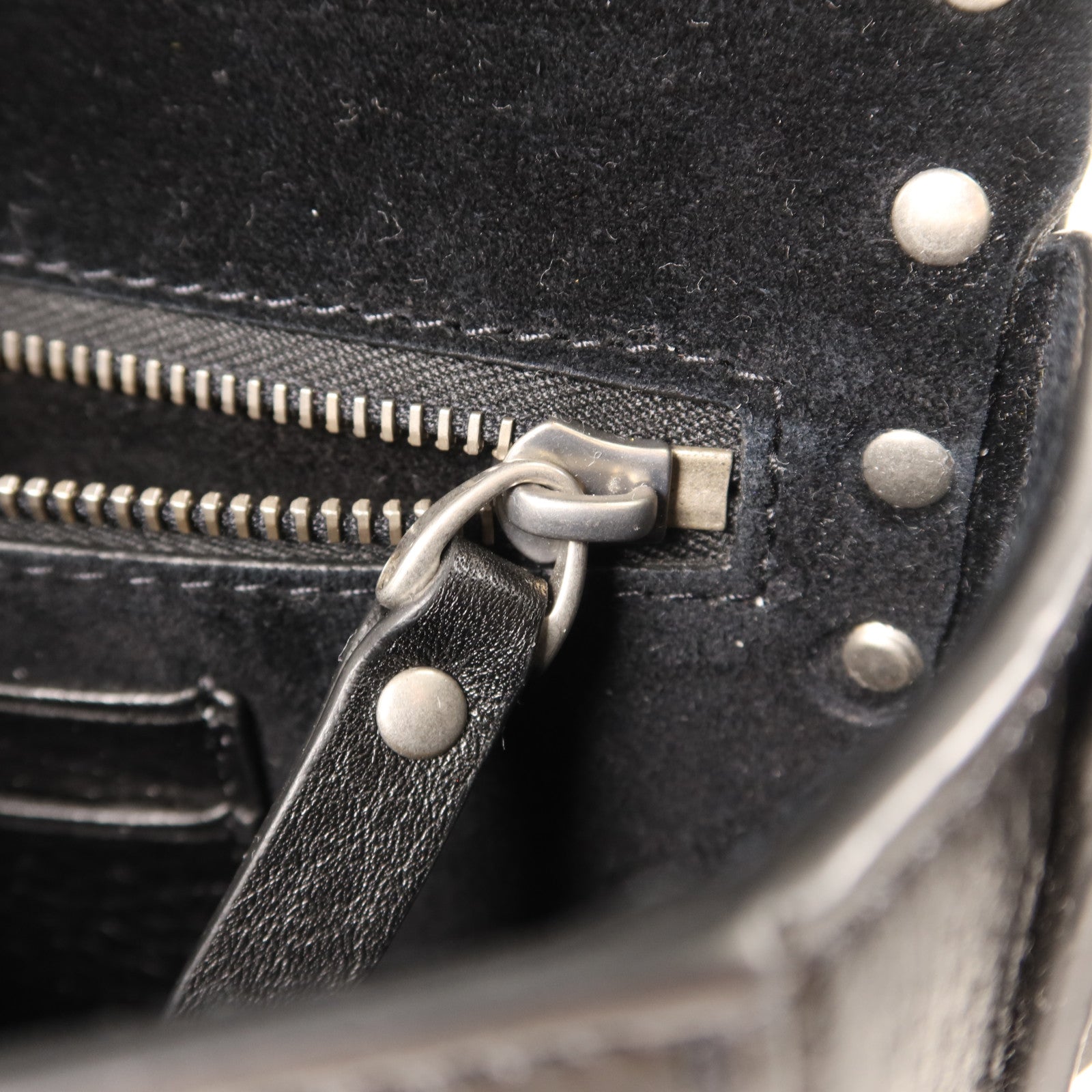 Valentino 牛皮皮革Rockstud Messenger Bag銀扣肩背袋
