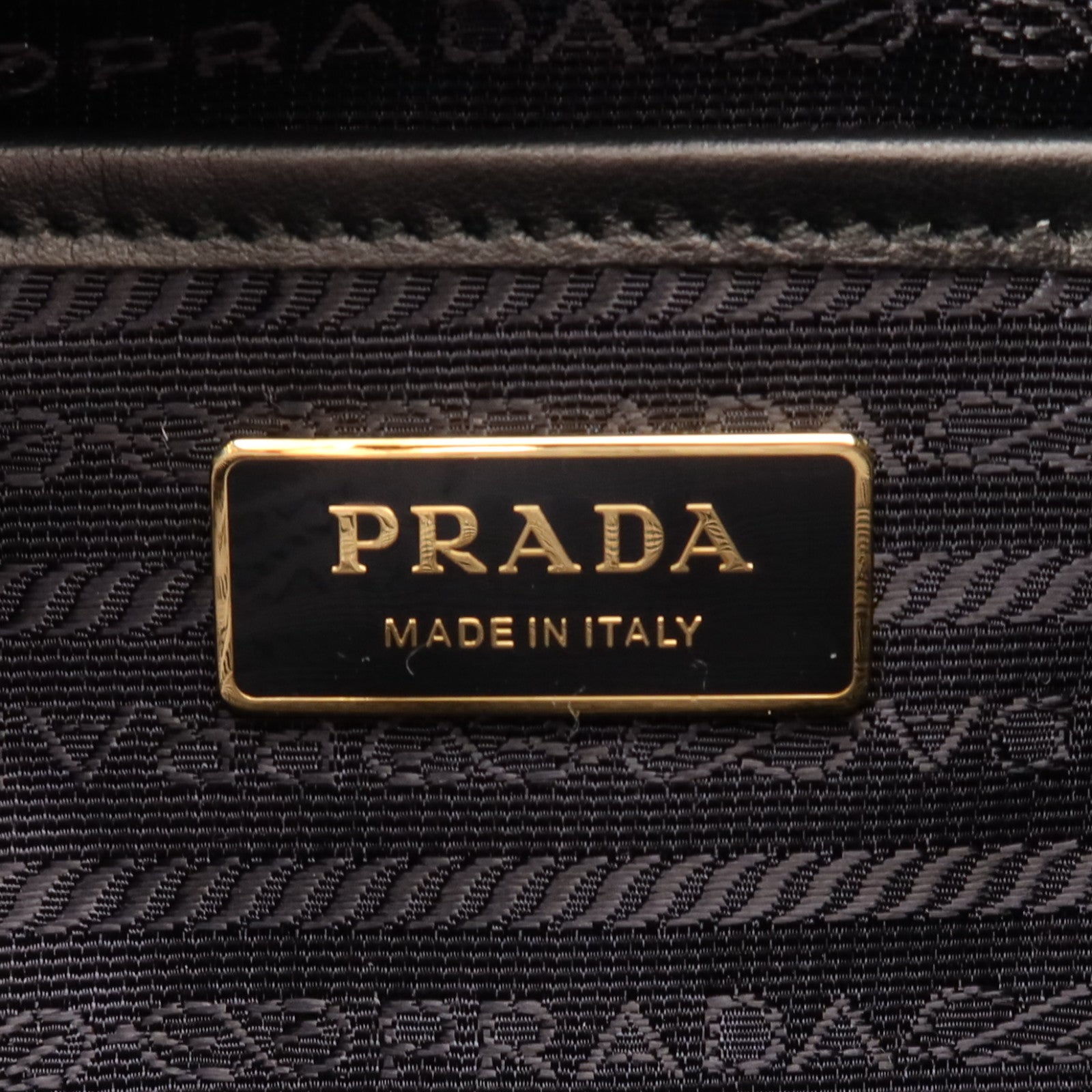PRADA 帆布Backpack金扣背包
