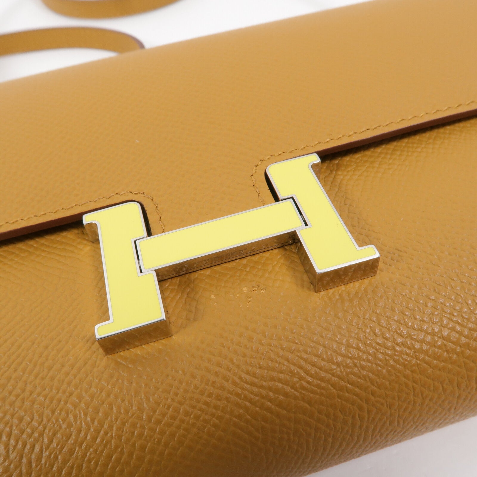 HERMES Epsom皮革Constance To Go肩背袋Sesame