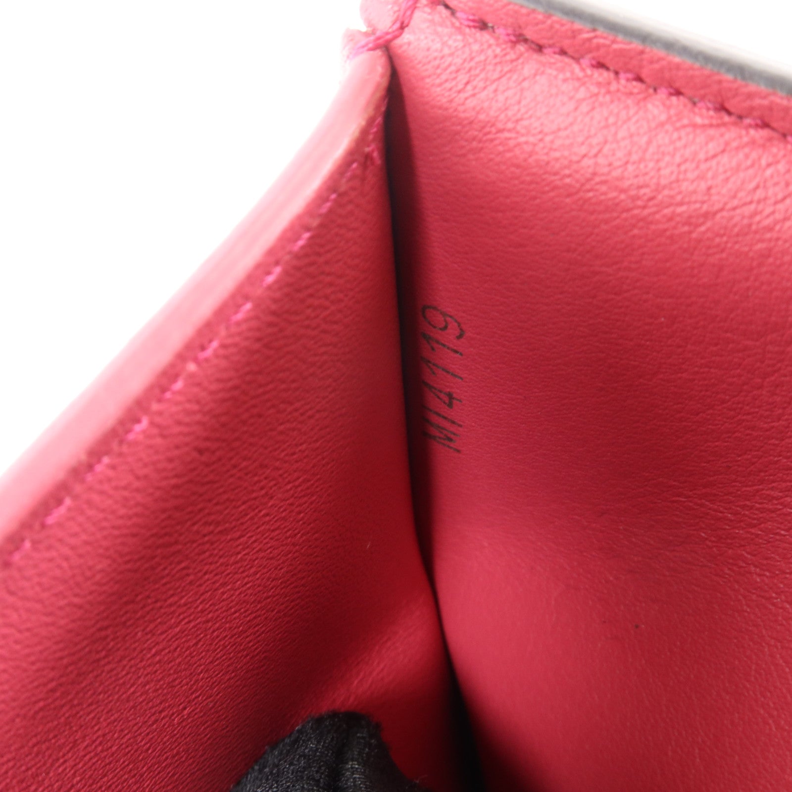 LOUIS VUITTON Taurillon Capucines Compact Wallet金扣錢包