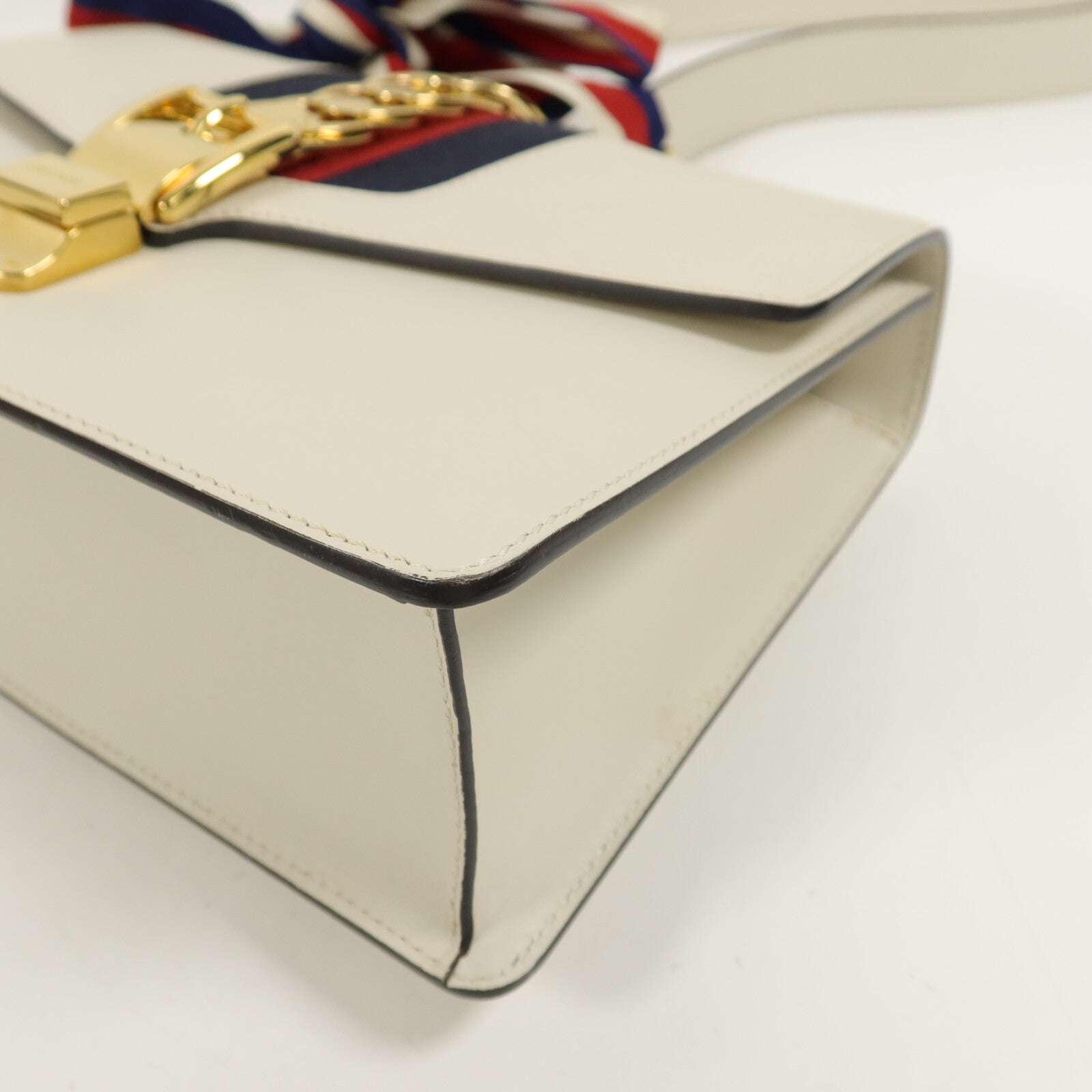 GUCCI 牛皮皮革Sylvie肩背袋