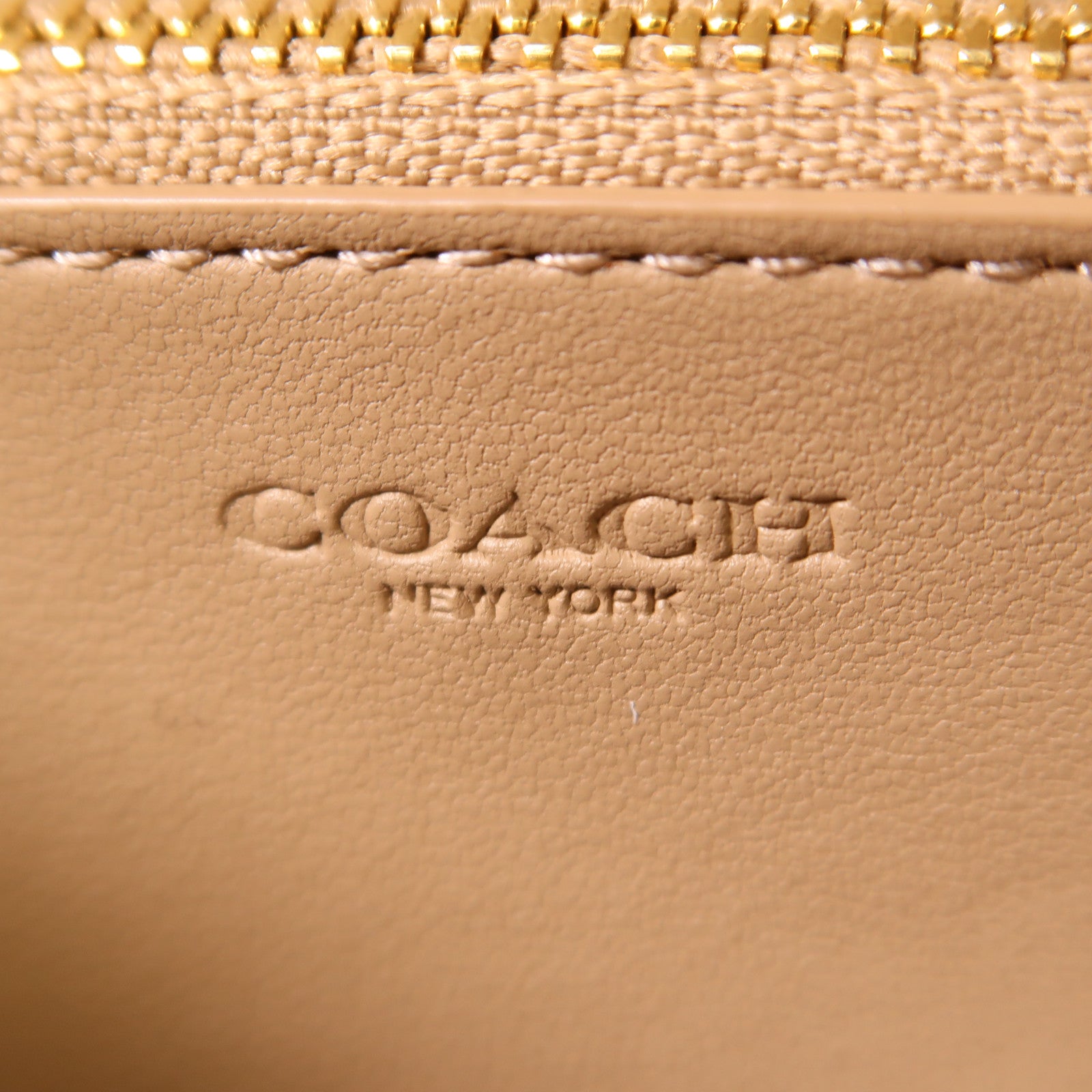 COACH 牛皮皮革Long Wallet金扣長錢包白色