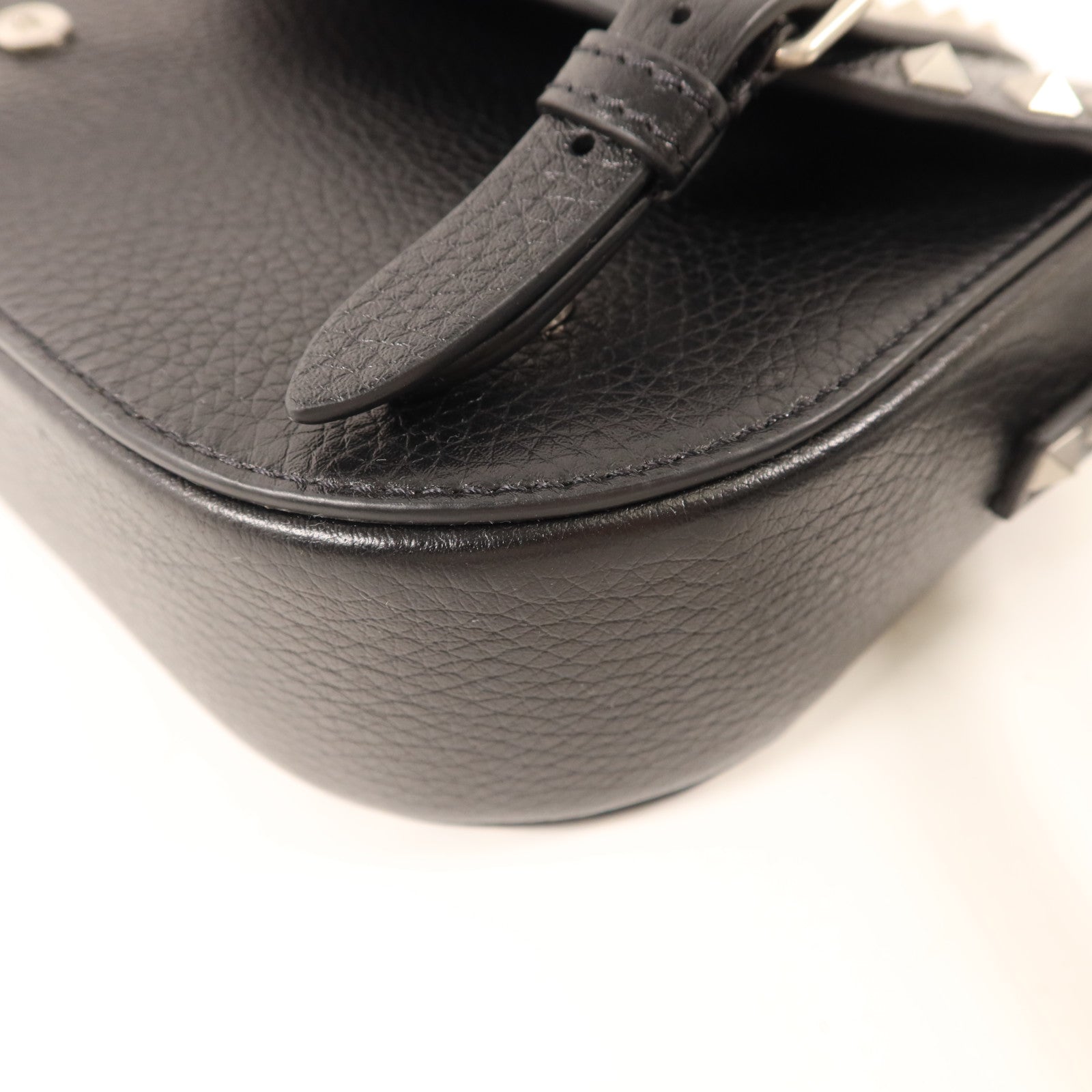 Valentino 牛皮皮革Rockstud Messenger Bag銀扣肩背袋