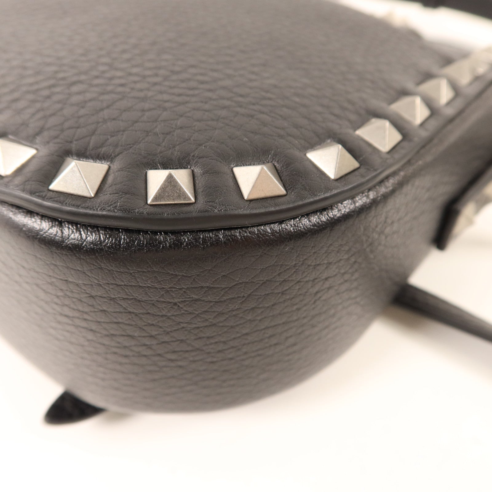 Valentino 牛皮皮革Rockstud Messenger Bag銀扣肩背袋